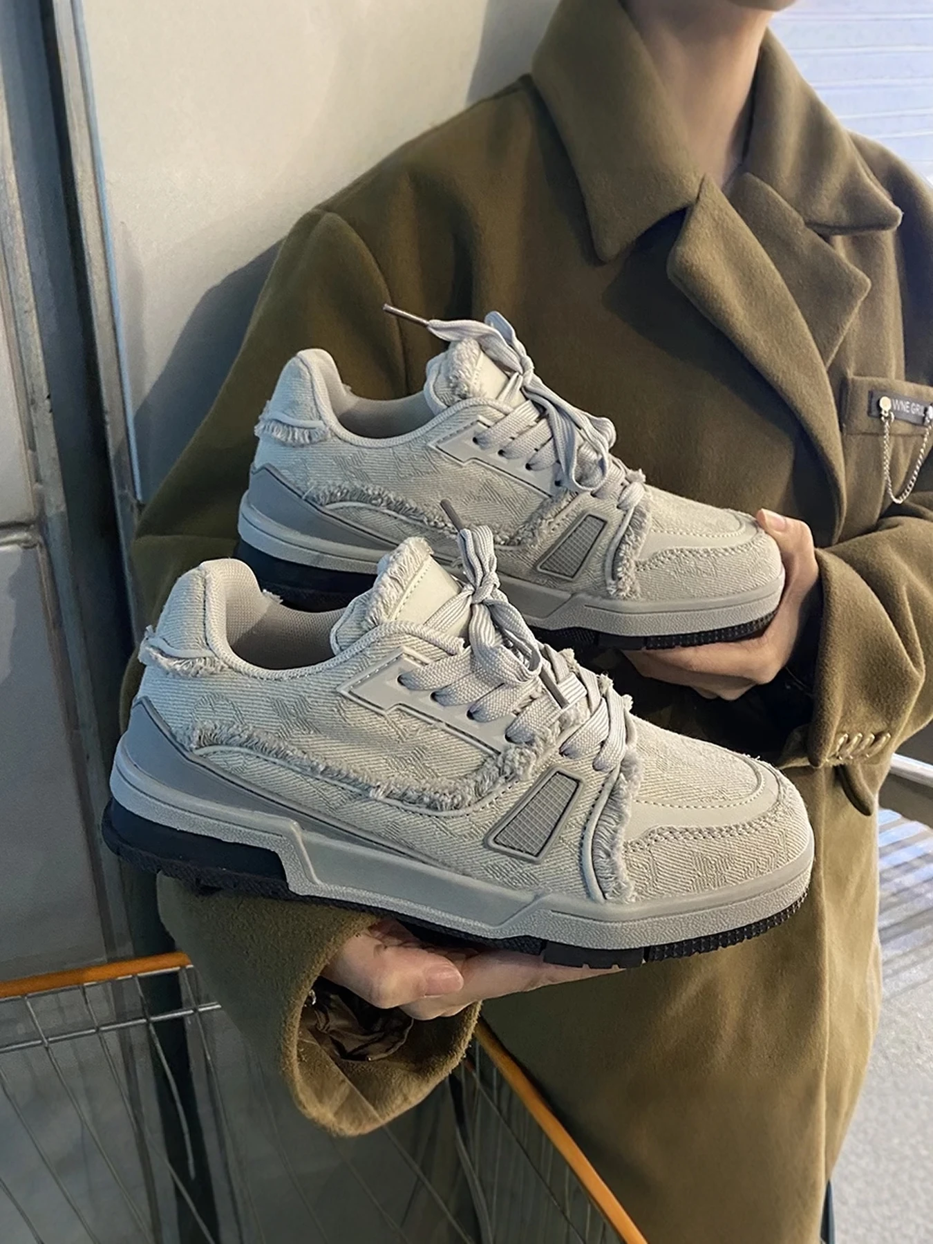 Men's Retro Casual Sneakers Spring Autumn High Top Thick Bottom Sports Heightening Couple's Trendy Flat Laced Board Shoes
Men's Retro Casual Sneakers Spring Autumn High Top Thick Bottom Sports Heightening Couple's Trendy Flat Laced Board Shoes