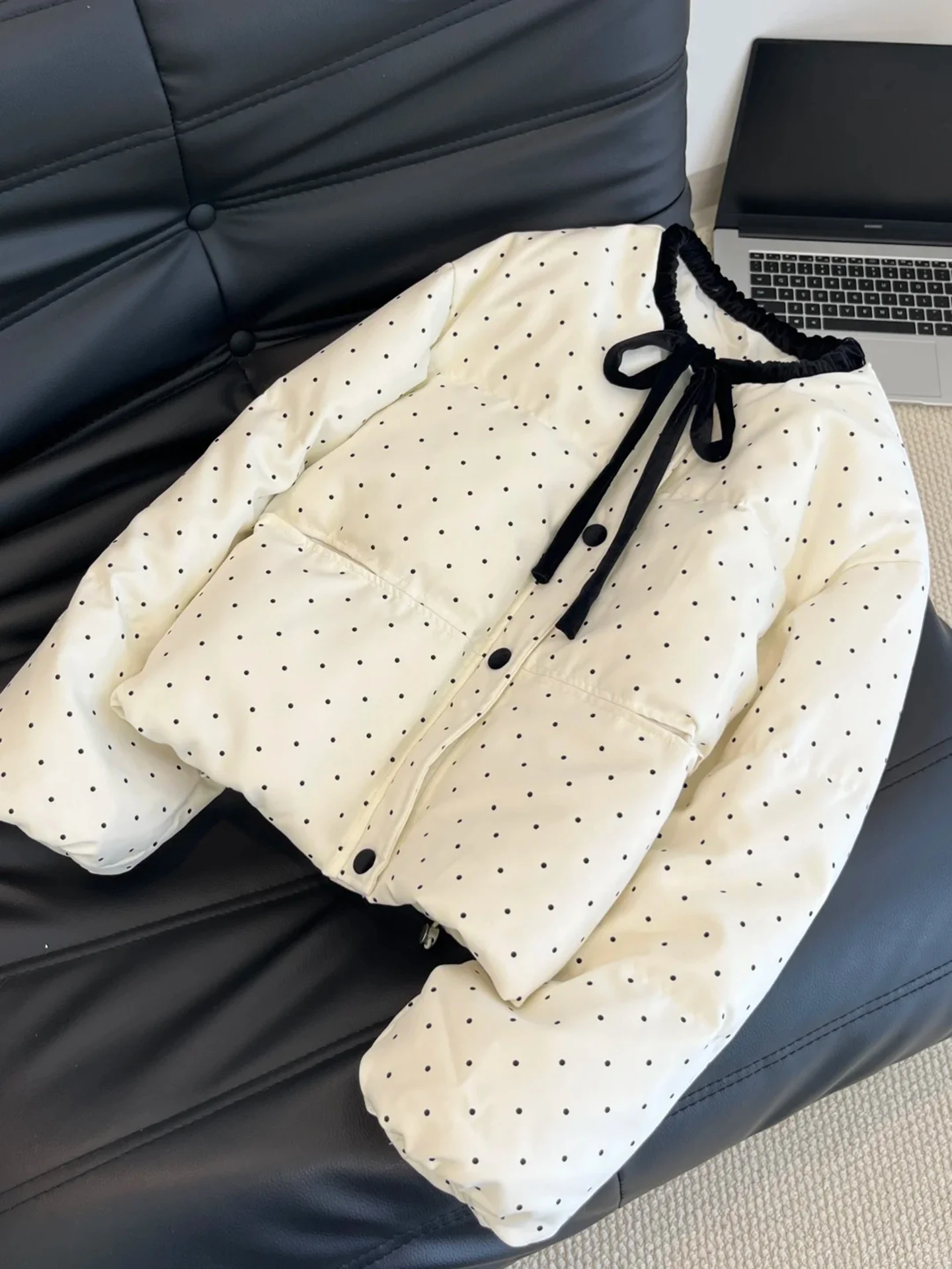 Korean Sle Sweet Bow Tie Polka Dot down Cotton Jaet Women's Winter New ort Warm Bread Sle Thi Outerwear Coat
Korean Sle Sweet Bow Tie Polka Dot down Cotton Jaet Women's Winter New ort Warm Bread Sle Thi Outerwear Coat