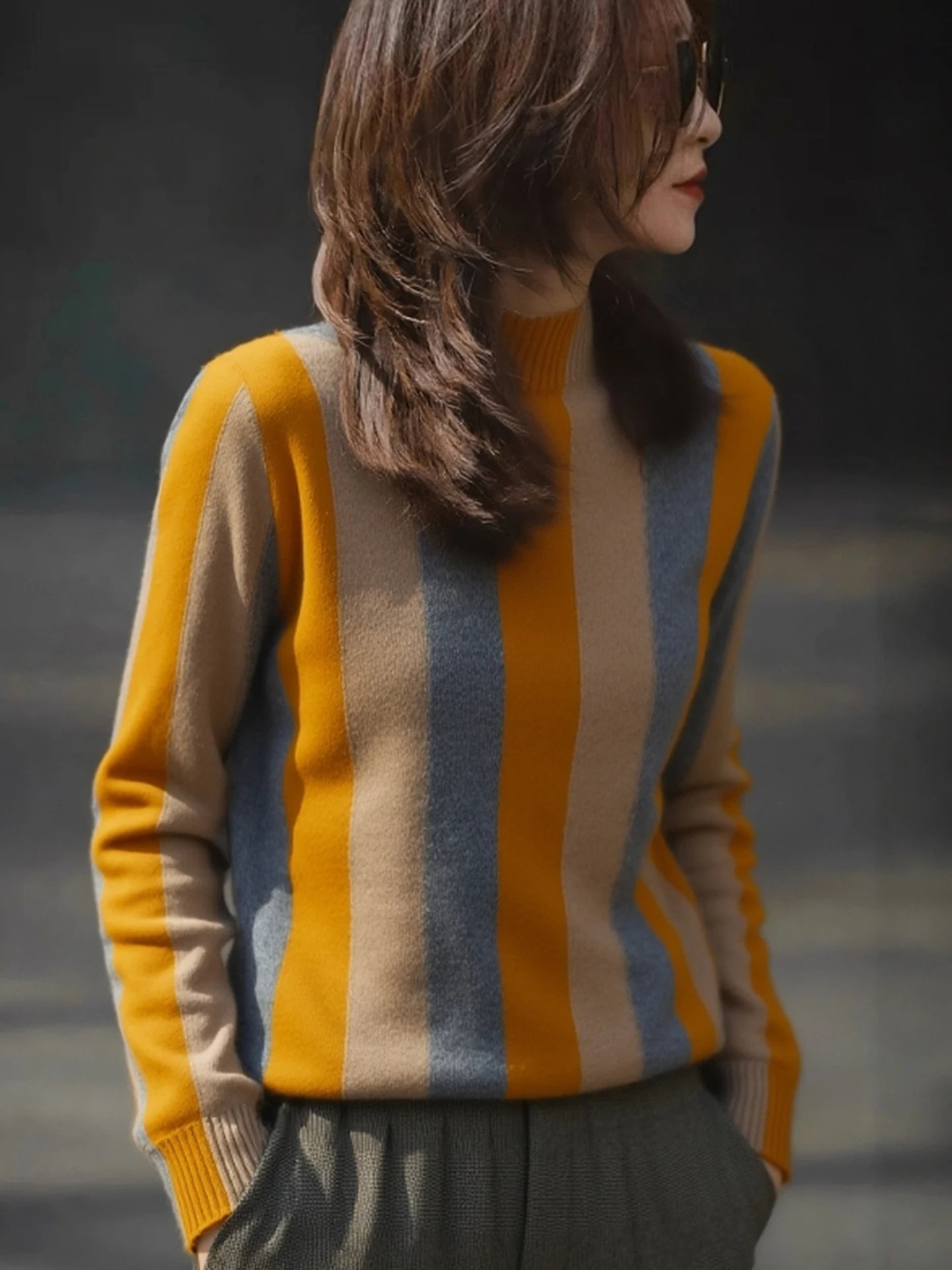 Женский свитер Ele Knitwear с высоким воротником, в полоску, в стиле Lazy, для ношения под одеждой, зима 2026, модный топ из смесовой шерсти.
Женский свитер Ele Knitwear с высоким воротником, в полоску, в стиле Lazy, для ношения под одеждой, зима 2026, модный топ из смесовой шерсти.