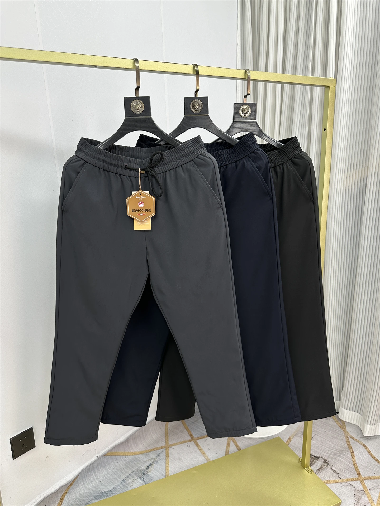 Мужские зимние утепленные брюки с флисовой подкладкой, самонагревающиеся, с наполнителем из 90% гусиного пуха, прямого кроя, с эластичным поясом, повседневные
Мужские зимние утепленные брюки с флисовой подкладкой, самонагревающиеся, с наполнителем из 90% гусиного пуха, прямого кроя, с эластичным поясом, повседневные