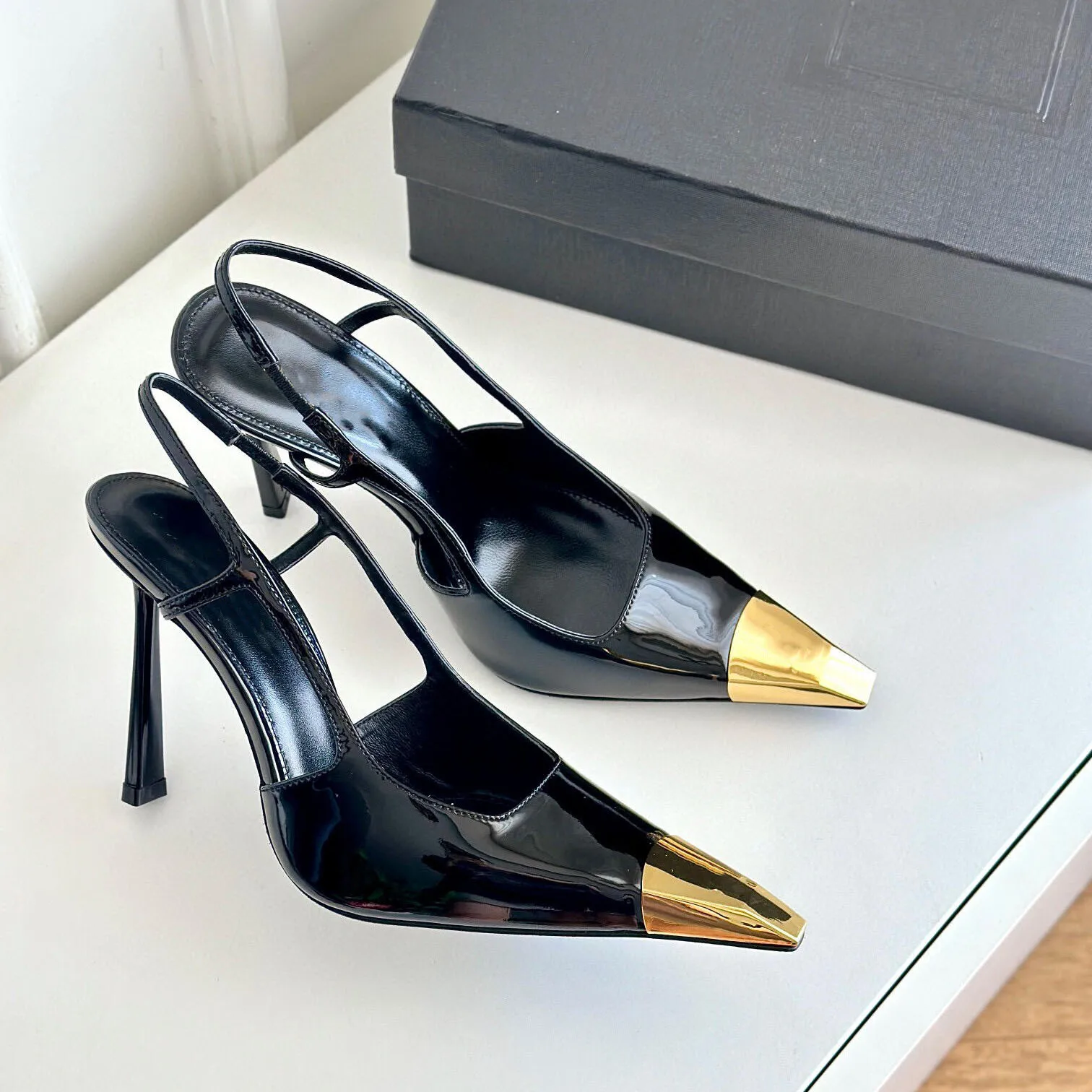 Summer New Style Metal Pointed Toe Sandals Slingback Women's Black Sexy 7/9Cm Stiletto Heels Shallow Fashion High Heels
Summer New Style Metal Pointed Toe Sandals Slingback Women's Black Sexy 7/9Cm Stiletto Heels Shallow Fashion High Heels