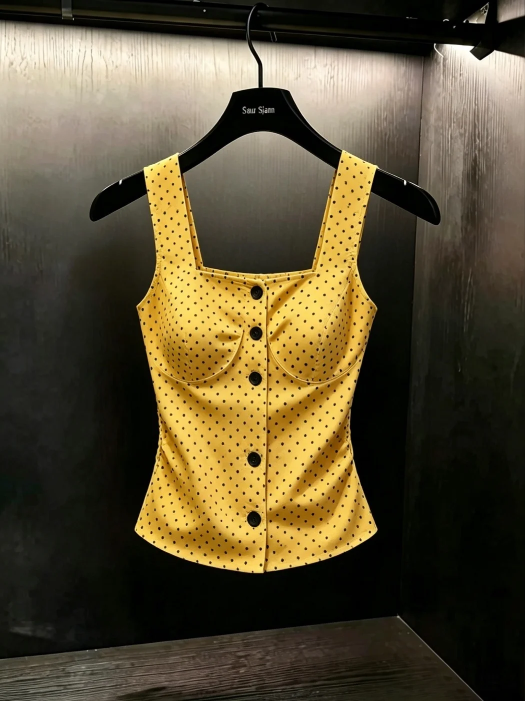 American Retro Yellow Fashionable Dots Sleeveless Vest Women's Versatile Design Slimming Top Breathable Summer Outerwear
American Retro Yellow Fashionable Dots Sleeveless Vest Women's Versatile Design Slimming Top Breathable Summer Outerwear