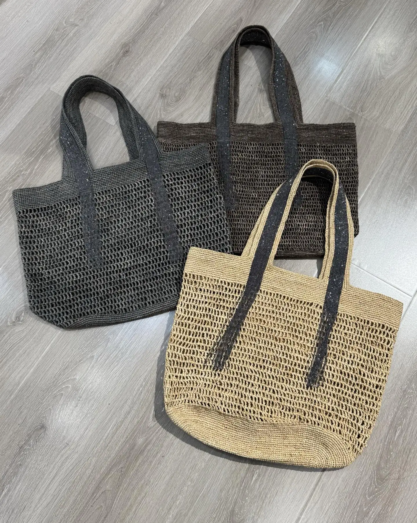 Large Capacity Simple Leisure Vacation Straw Bag Shoulder Bag Raffia Hand-Woven Hollow Net Bag
Large Capacity Simple Leisure Vacation Straw Bag Shoulder Bag Raffia Hand-Woven Hollow Net Bag
