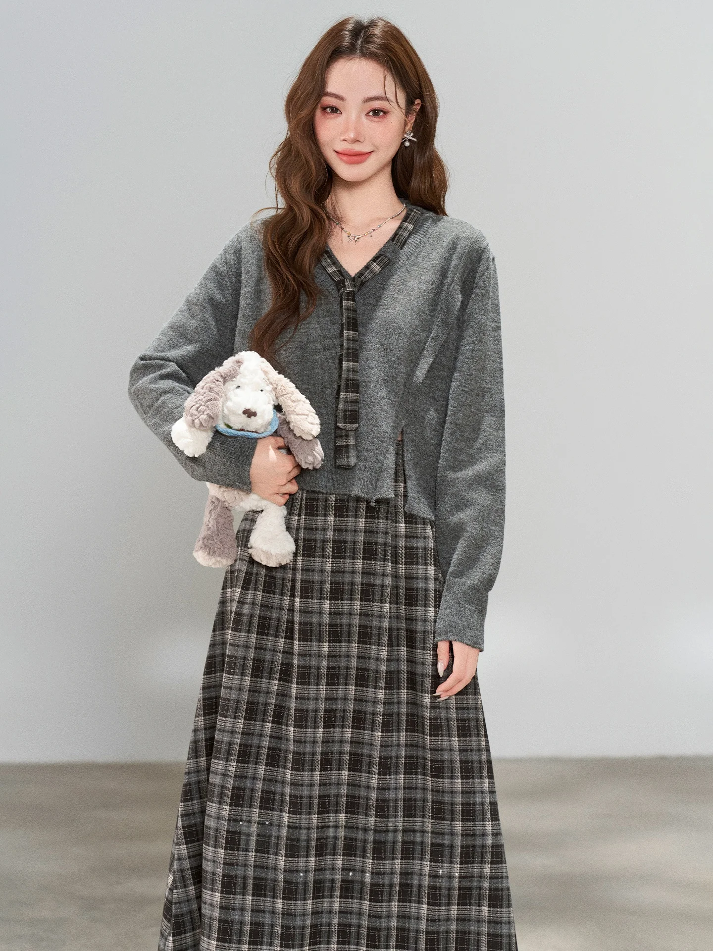 V-Neck Irregular Knitted Sweater And Skirt Set Women's Fashion Casual Wear Winter Spring Seasonal Style by Tagkita
V-Neck Irregular Knitted Sweater And Skirt Set Women's Fashion Casual Wear Winter Spring Seasonal Style by Tagkita