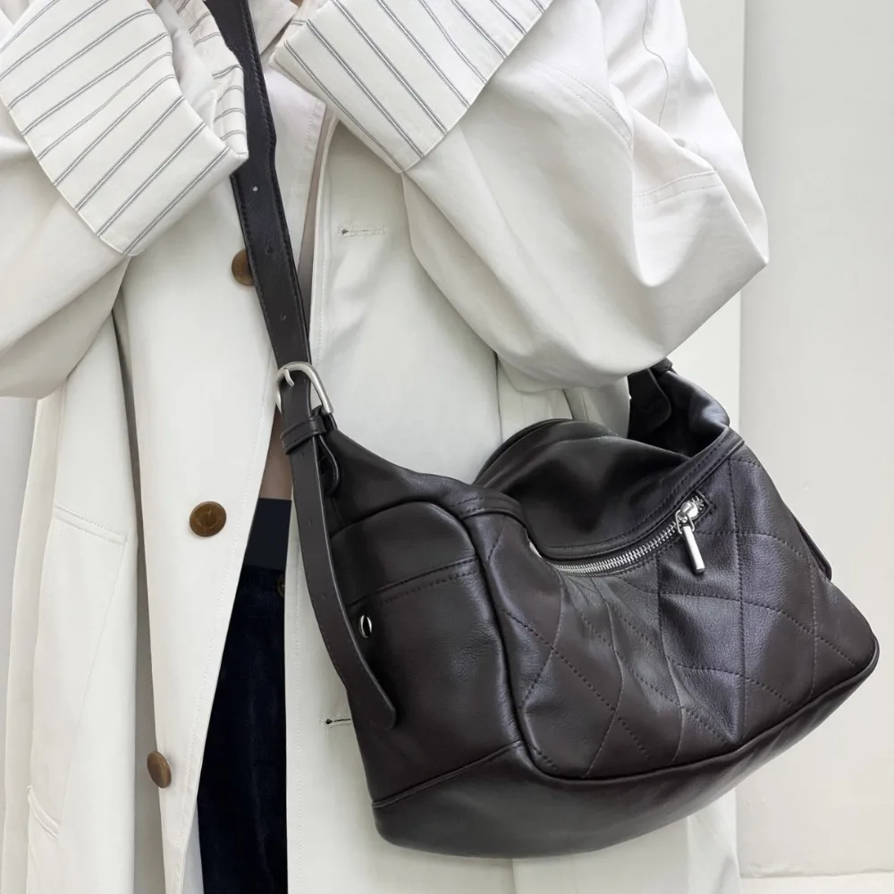 Shoulder Bag Casual Large Capacity Versatile Messenger Bag Underarm Exquisite Summer Texture Unique Fashion Simple Casual Daily
Shoulder Bag Casual Large Capacity Versatile Messenger Bag Underarm Exquisite Summer Texture Unique Fashion Simple Casual Daily