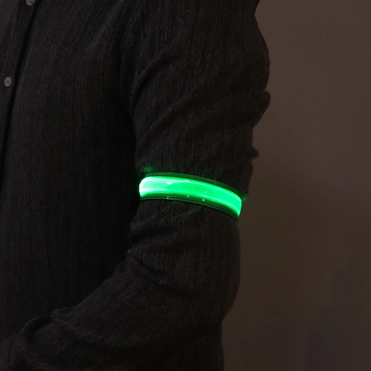 4pcs Glowing Armband LED Sports Wristband Reflective Light Armbands for Night Running Jogging Dog Walking
4pcs Glowing Armband LED Sports Wristband Reflective Light Armbands for Night Running Jogging Dog Walking