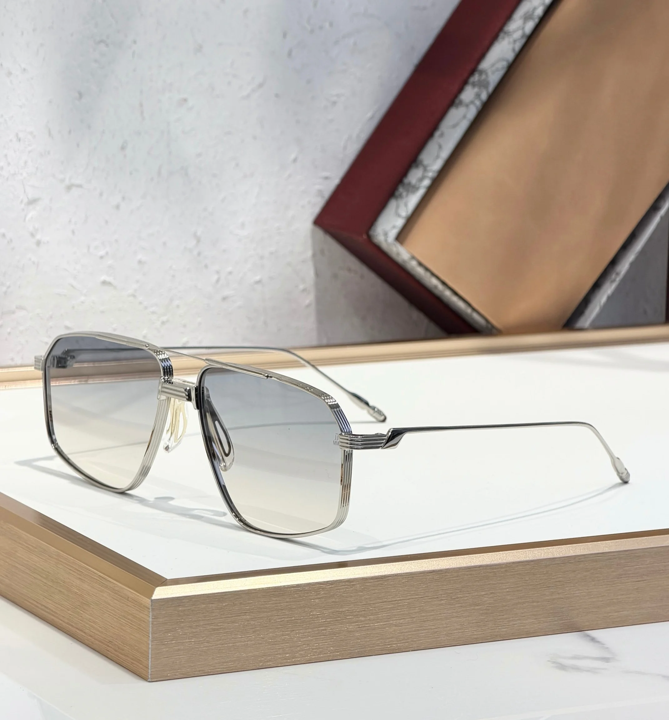 JMM JAGGER Oversized Aviator 1970s Retro Bold Sophisticated Sunglasses Luxury Alloy Handcrafted Nightlife Energy
JMM JAGGER Oversized Aviator 1970s Retro Bold Sophisticated Sunglasses Luxury Alloy Handcrafted Nightlife Energy