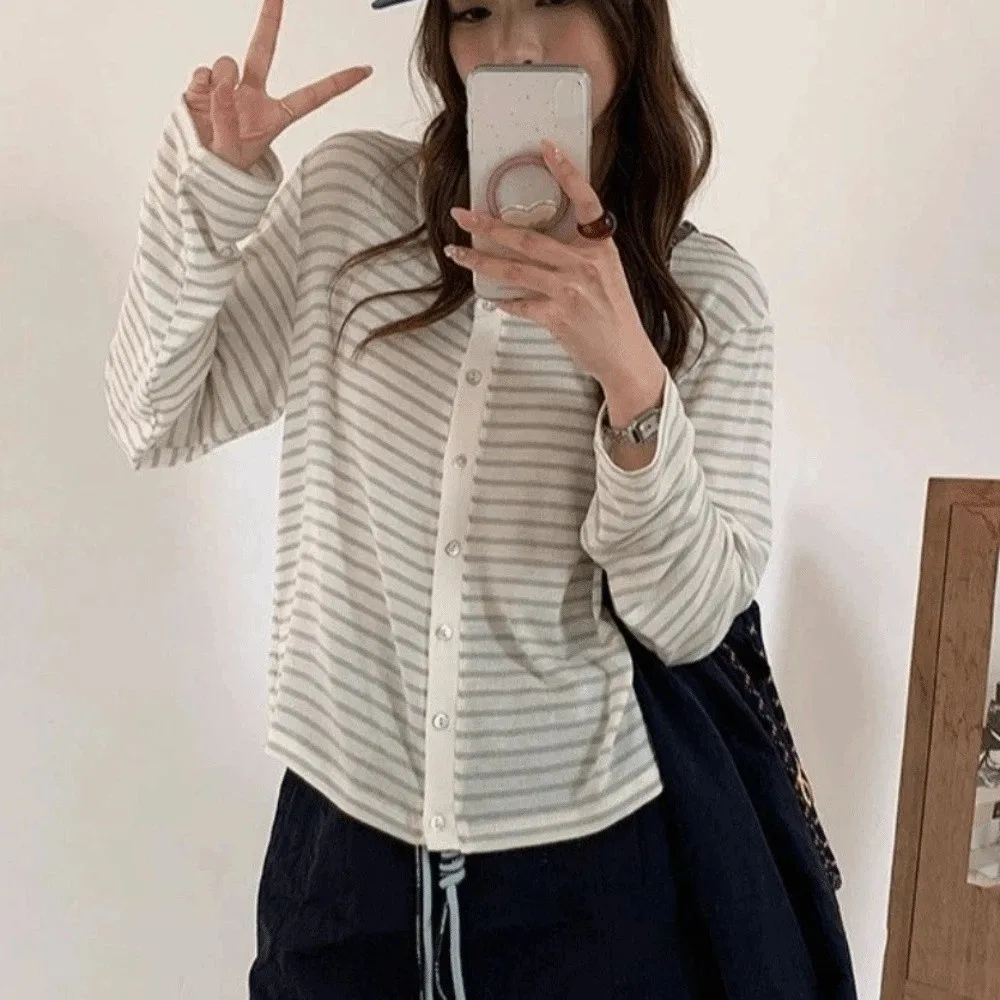 Leisure Lyocell Women's Cardigan Round Neck Slim Knitwear Thin Button Cardigan Basic Shirt Stripe Long Sleeve Top Office
Leisure Lyocell Women's Cardigan Round Neck Slim Knitwear Thin Button Cardigan Basic Shirt Stripe Long Sleeve Top Office
