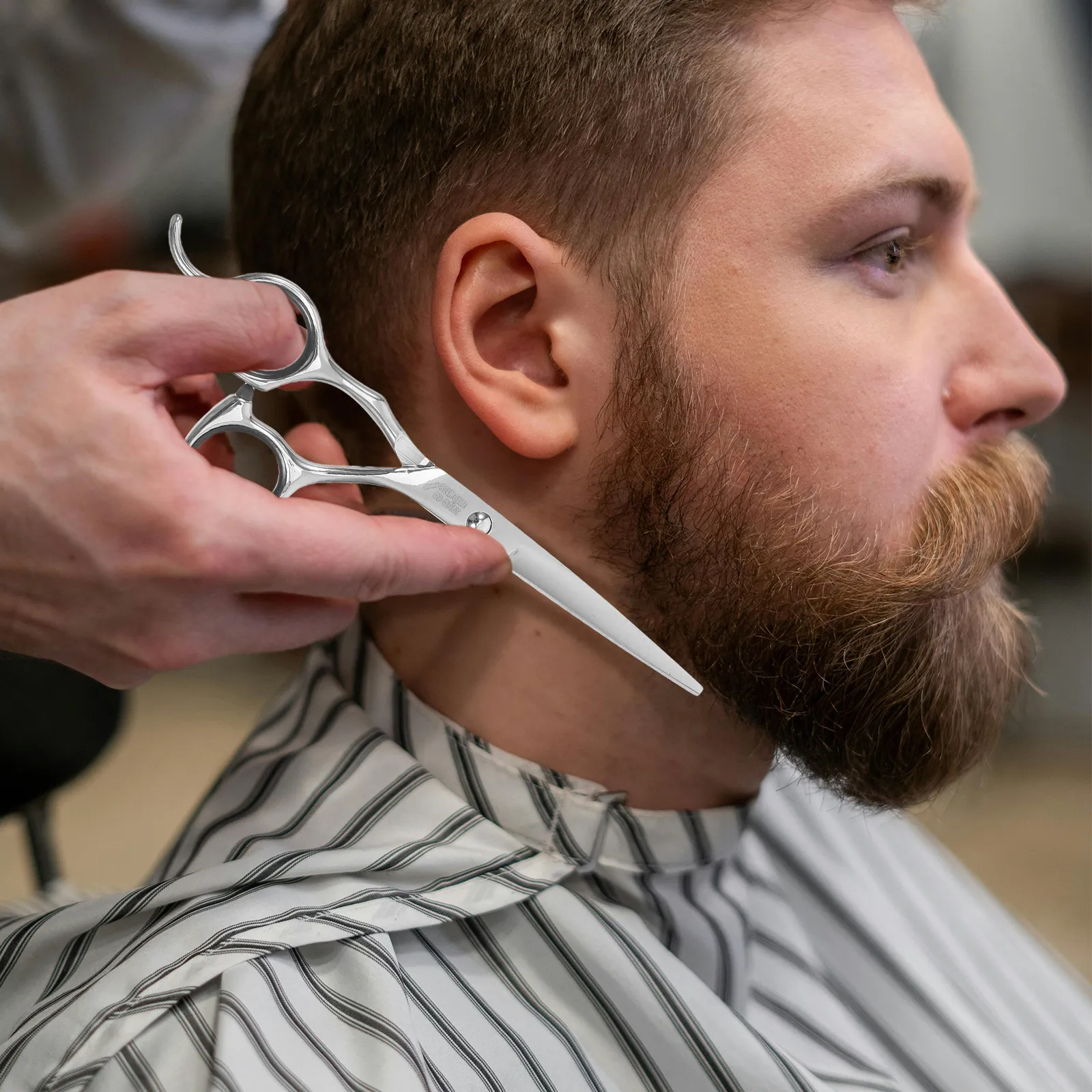 1 комплект профессиональных парикмахерских ножниц из высококачественной нержавеющей стали с плоскими зубцами, инструменты для стрижки волос, нескользящие, удобные, для салонов
1 комплект профессиональных парикмахерских ножниц из высококачественной нержавеющей стали с плоскими зубцами, инструменты для стрижки волос, нескользящие, удобные, для салонов