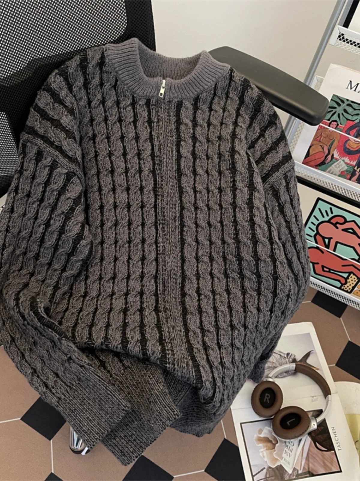 Мужской вязаный свитер свободного кроя с узором косы, повседневная зимняя верхняя одежда в винтажном американском стиле, модный открытый кардиган для пар
Мужской вязаный свитер свободного кроя с узором косы, повседневная зимняя верхняя одежда в винтажном американском стиле, модный открытый кардиган для пар