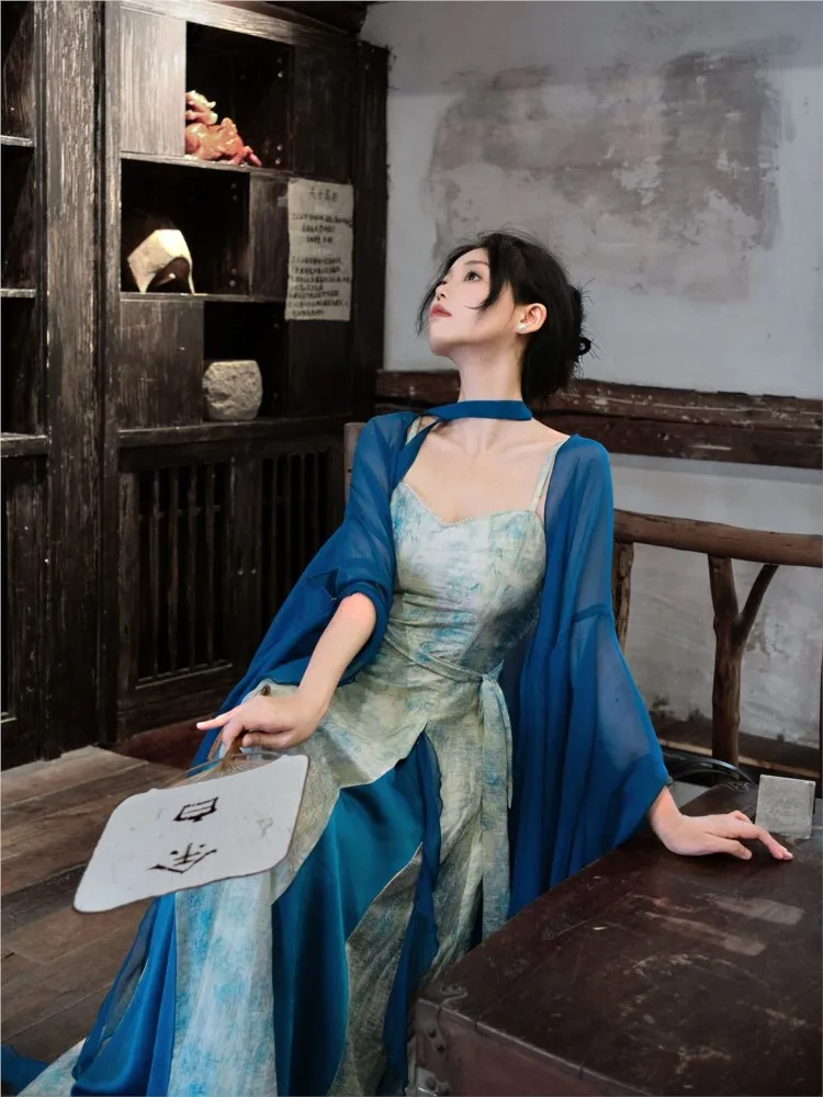The new Chinese-style blue design improves everyday cool jacquard embroidery dress
The new Chinese-style blue design improves everyday cool jacquard embroidery dress