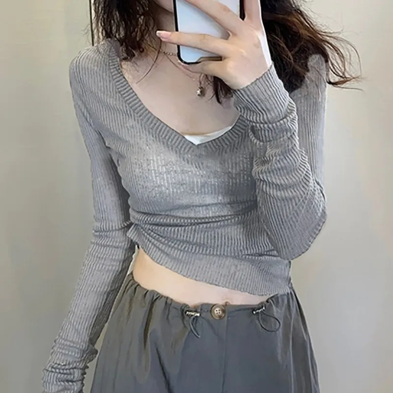 Women Retro Tshirt Streetwear Tees Summer V-neck Long Sleeved T-shirt Clothing Women Sunscreen Top Thin Shirt Inner Layer Top
Women Retro Tshirt Streetwear Tees Summer V-neck Long Sleeved T-shirt Clothing Women Sunscreen Top Thin Shirt Inner Layer Top
