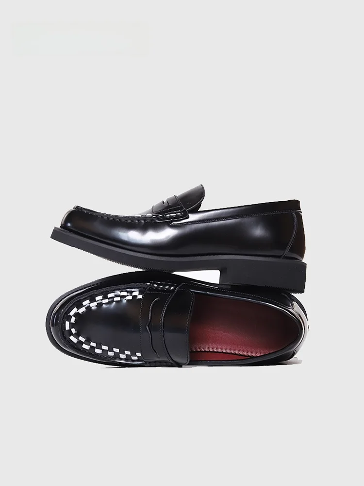 Мужские кожаные туфли ручной работы в стиле ретро с цветными вставками, красной внутренней подкладкой, тонкой подошвой, дышащие, удобные, с круглым носком, без шнурков.
Мужские кожаные туфли ручной работы в стиле ретро с цветными вставками, красной внутренней подкладкой, тонкой подошвой, дышащие, удобные, с круглым носком, без шнурков.