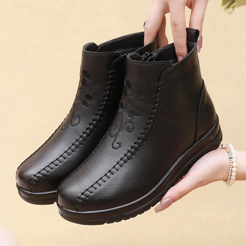 Fashion Winter Woman Genuine Leather Flat Ankle Boots Female Thick Plush Warm Snow Boots Mother Waterproof Non-slip Booties
Fashion Winter Woman Genuine Leather Flat Ankle Boots Female Thick Plush Warm Snow Boots Mother Waterproof Non-slip Booties
