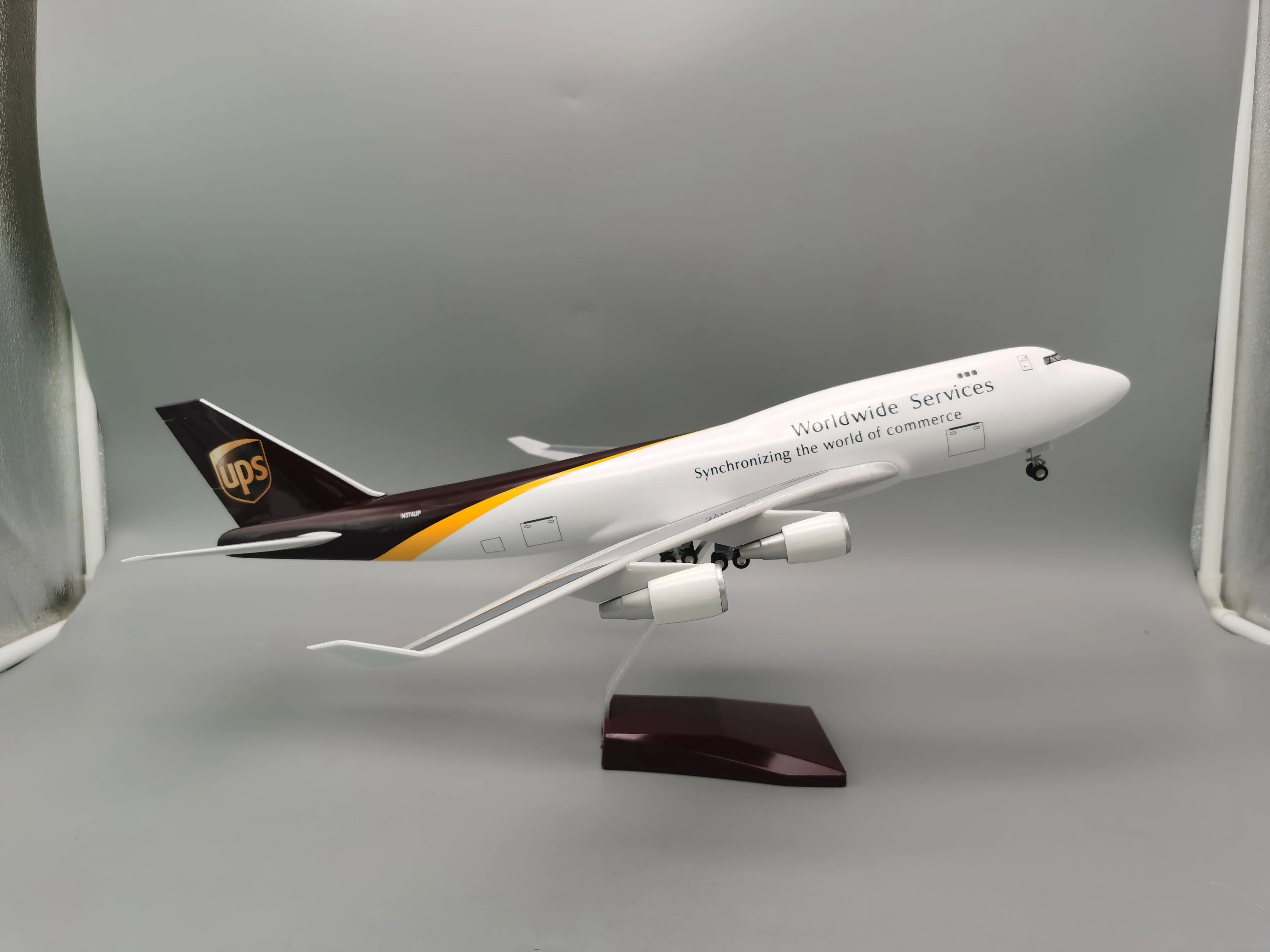 Aircraft model toy Diecast Metal 47CM B747 UPS Freighter Airplane Model with Stand 747 Model Plane Desktop Display or Model
Aircraft model toy Diecast Metal 47CM B747 UPS Freighter Airplane Model with Stand 747 Model Plane Desktop Display or Model