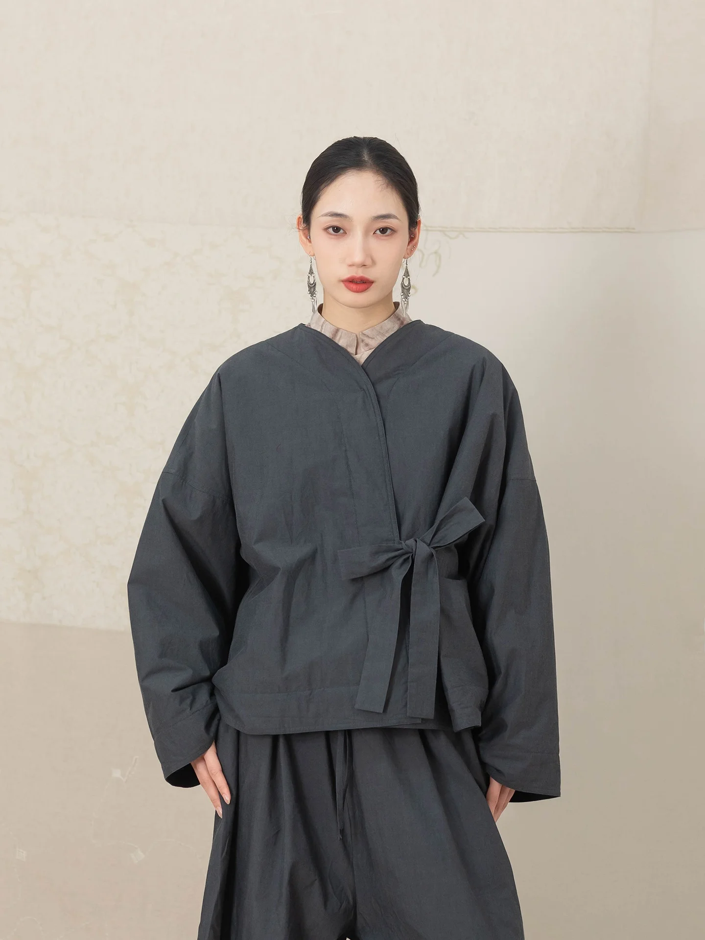 Новинка: Теплая хлопковая куртка свободного кроя с декоративными лямками, модель для повседневной носки, женская верхняя одежда от Dazhu
Новинка: Теплая хлопковая куртка свободного кроя с декоративными лямками, модель для повседневной носки, женская верхняя одежда от Dazhu