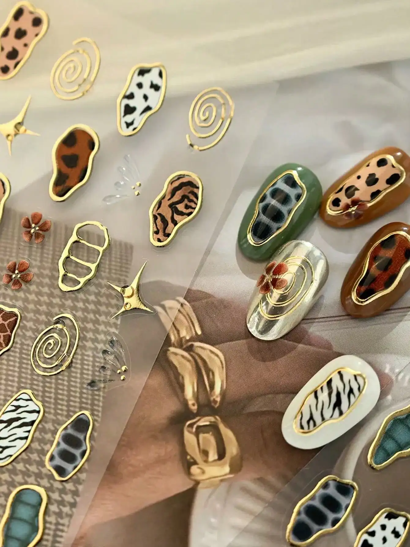 1pc French Leopard Print Colorful Gold Jelly Butterfly Wing Asymmetrical Geometric Nail Sticker, 5D Nail Art Sticker, & Charming Nail Decal For Women DIY Manicure Nail Stickers
1pc French Leopard Print Colorful Gold Jelly Butterfly Wing Asymmetrical Geometric Nail Sticker, 5D Nail Art Sticker, & Charming Nail Decal For Women DIY Manicure Nail Stickers