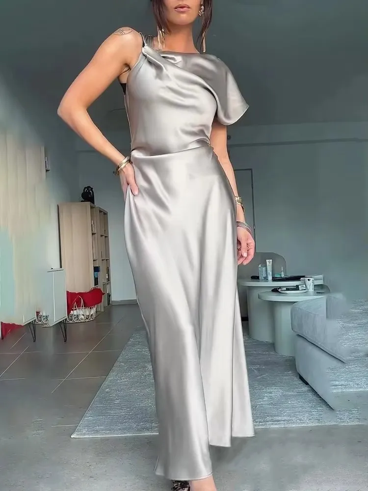 Satin Elegant Dress Women Fashion Pleated Sexy Sleeveless Long Dresses 2025 New Summer Vintage Solid Slim Party Evening Robes
Satin Elegant Dress Women Fashion Pleated Sexy Sleeveless Long Dresses 2025 New Summer Vintage Solid Slim Party Evening Robes
