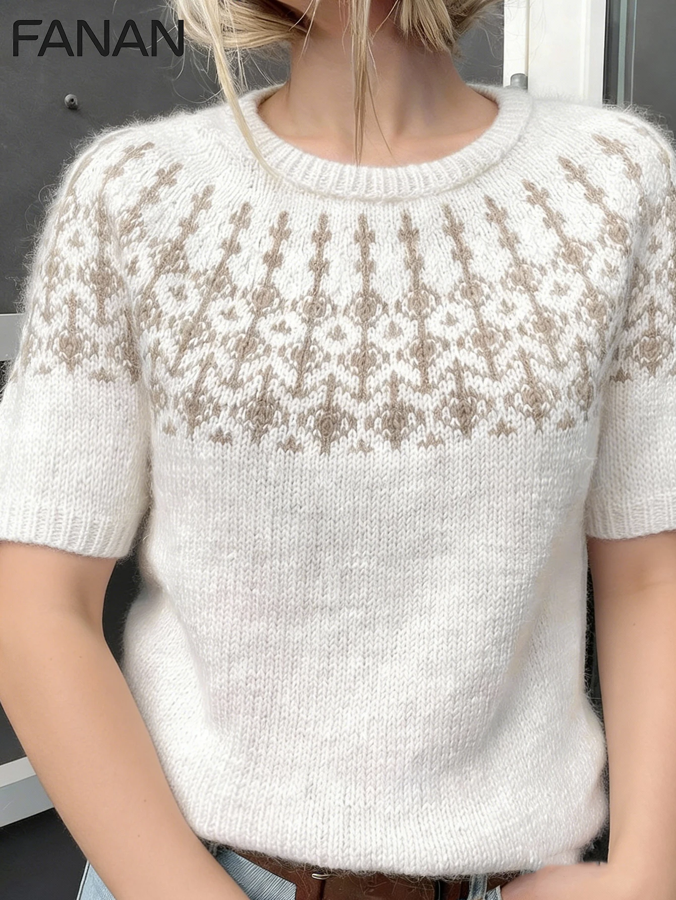 Autumn/Winter New Arrival Niche Knit Cardigan for Women, Lazy Chic Sweater Top with White Geometric Print and Round Neck Design
Autumn/Winter New Arrival Niche Knit Cardigan for Women, Lazy Chic Sweater Top with White Geometric Print and Round Neck Design