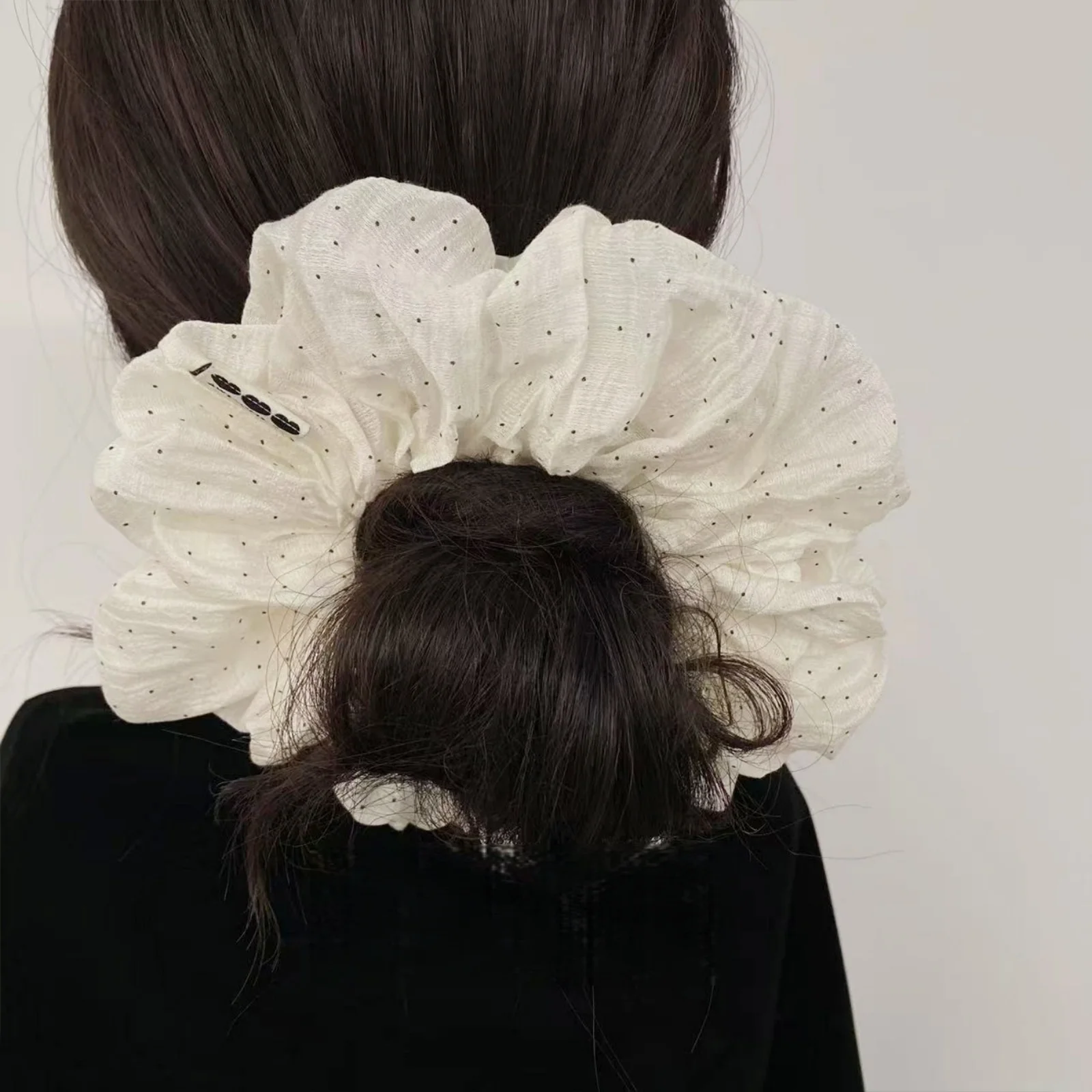 1PC Gentle White Polka Dot Fluffy Large Hair Scrunchie, Simple and Stylish Daily Ponytail Hair Rope, Hair Flower Hair Accessory
1PC Gentle White Polka Dot Fluffy Large Hair Scrunchie, Simple and Stylish Daily Ponytail Hair Rope, Hair Flower Hair Accessory
