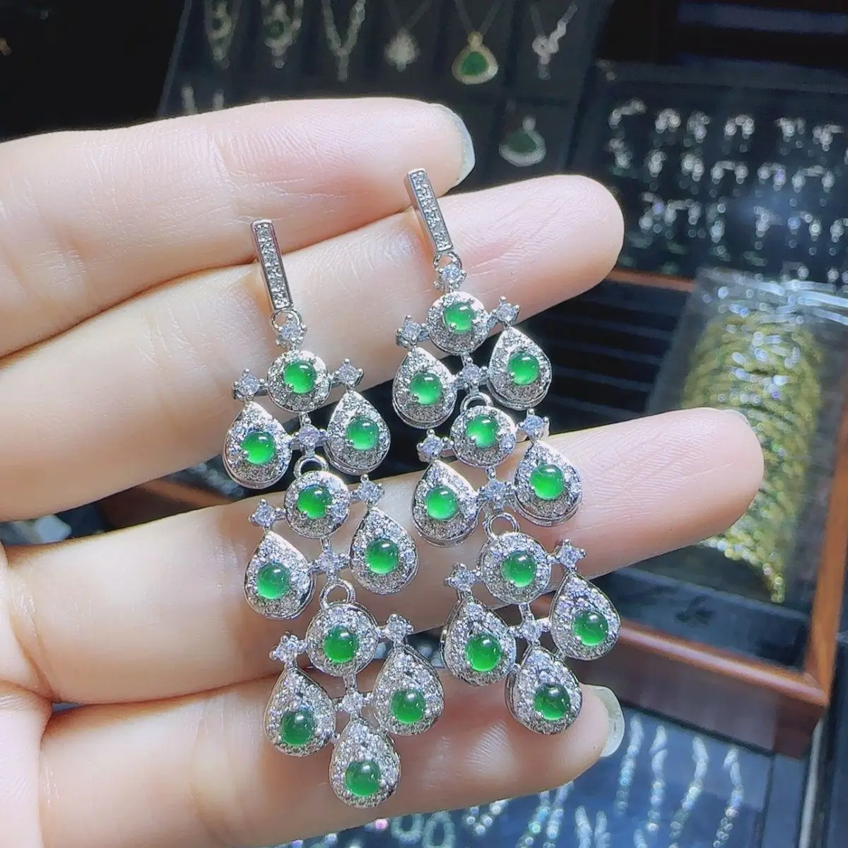 Natural A jadeite ice green stud earrings and earrings (choose one of the best in diversity)
Natural A jadeite ice green stud earrings and earrings (choose one of the best in diversity)