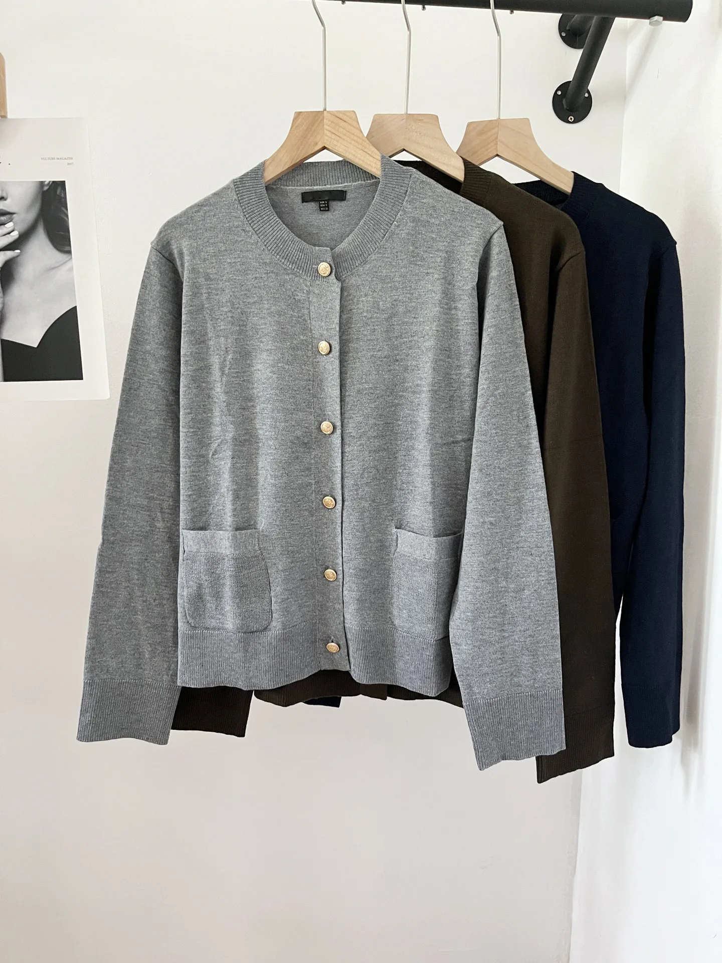 Women's clothing Xiaoxiangfeng temperament elegant gold buckle knitted cardigan sweater 16a
Women's clothing Xiaoxiangfeng temperament elegant gold buckle knitted cardigan sweater 16a