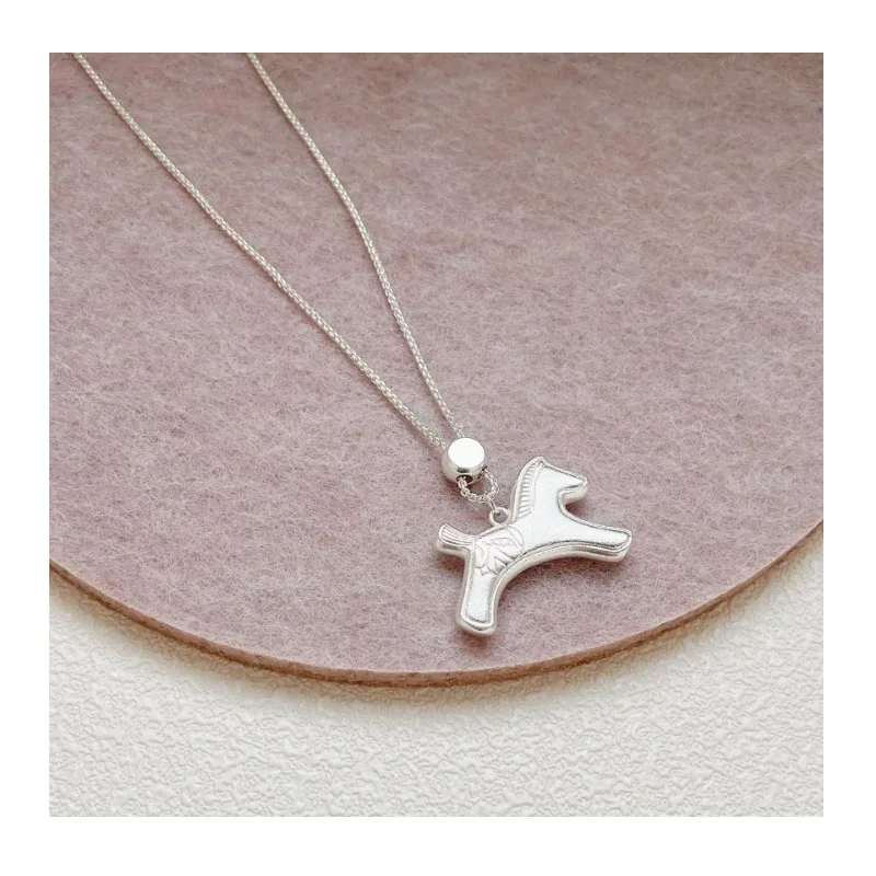 Niche High-end Pony Pendant Necklace Fashionable Versatile Light Luxury Jewelry
Niche High-end Pony Pendant Necklace Fashionable Versatile Light Luxury Jewelry