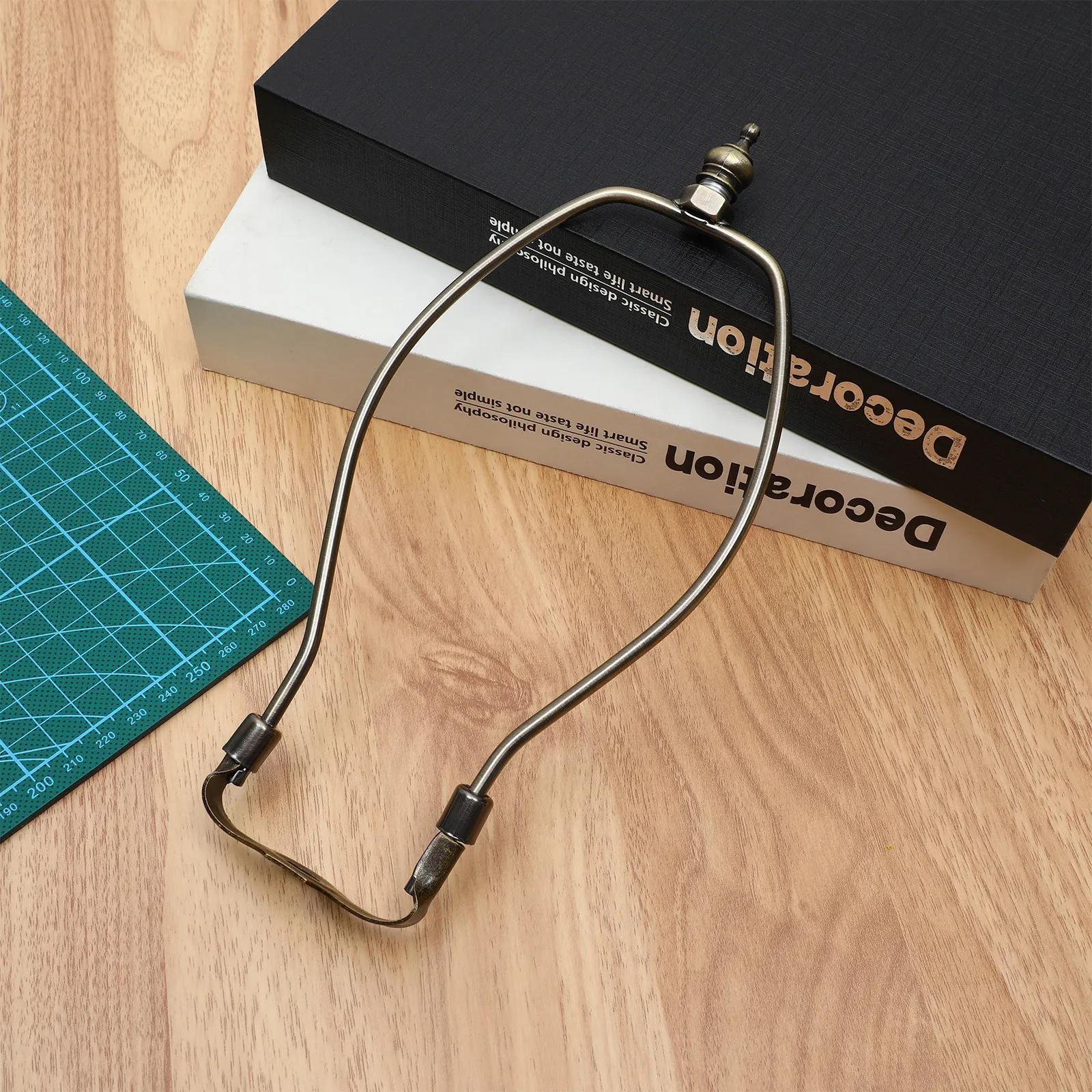 1Pcs Lamp Horn Bracket Bronze Metal Lamp Frame Holder Stable for Table Floor and Desk Lamps Practical Decoration
1Pcs Lamp Horn Bracket Bronze Metal Lamp Frame Holder Stable for Table Floor and Desk Lamps Practical Decoration