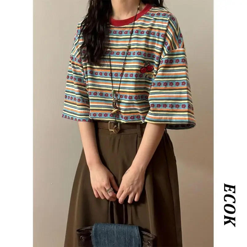 Large size American retro contrast striped short-sleeved T-shirt women's summer loose and versatile half-sleeved top y2k tops
Large size American retro contrast striped short-sleeved T-shirt women's summer loose and versatile half-sleeved top y2k tops