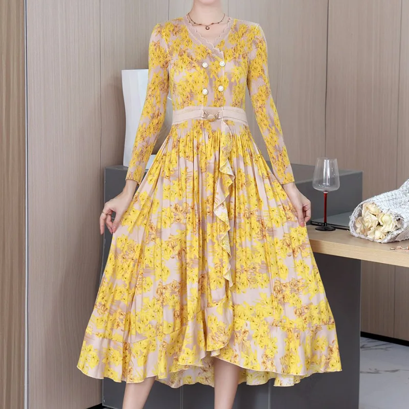 Japan ISSEYS MIYAKES fall new French retro floral large size dress mother dress temperament swing waist long skirt
Japan ISSEYS MIYAKES fall new French retro floral large size dress mother dress temperament swing waist long skirt