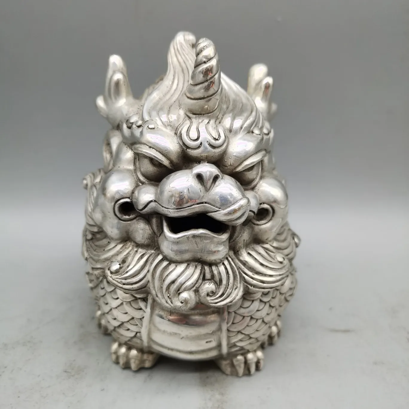 Creative Lion Aromatherapy Stove Antique Pure Copper Silver Plated Home Decoration Ornament
Creative Lion Aromatherapy Stove Antique Pure Copper Silver Plated Home Decoration Ornament