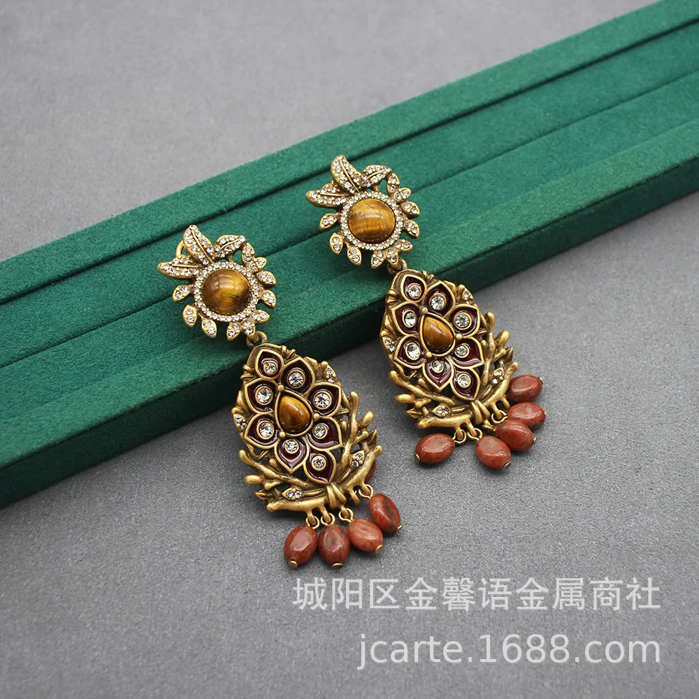 Осенне-зимние новые серьги-гвоздики с кисточками Melad Tiger Eye, серьги-гвоздики с эмалью и лепестками
Осенне-зимние новые серьги-гвоздики с кисточками Melad Tiger Eye, серьги-гвоздики с эмалью и лепестками