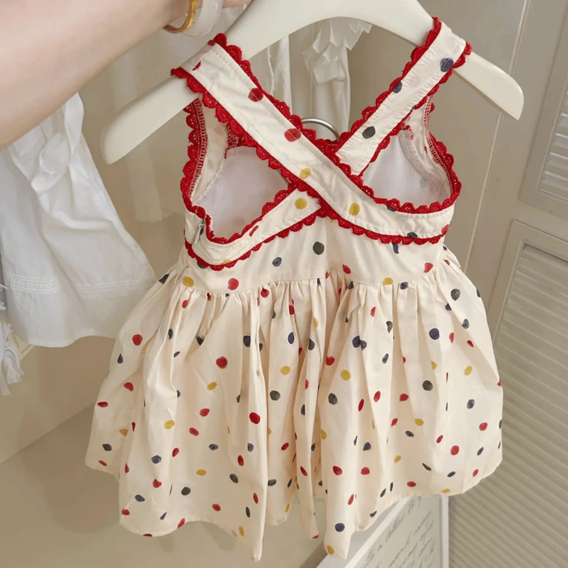 Summer girls' sleeveless dress 2025 new children's dress children's clothing polka dot printed princess vest dress
Summer girls' sleeveless dress 2025 new children's dress children's clothing polka dot printed princess vest dress