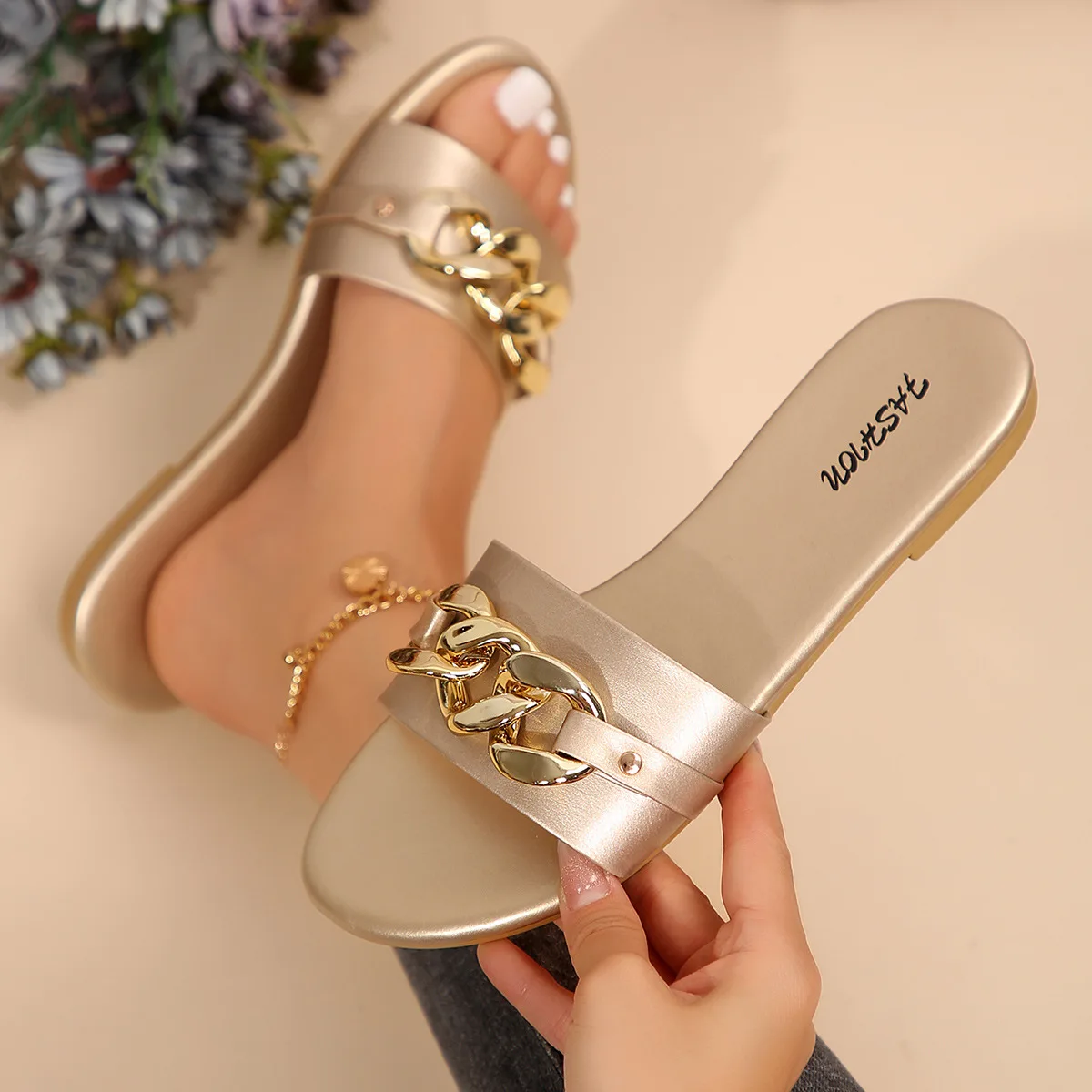 Women Slippers 2026 Spring Summer New Women Fashion Slippers Solid Color Metal Decor Square Toe Flat Comfortable Casual Slides
Women Slippers 2026 Spring Summer New Women Fashion Slippers Solid Color Metal Decor Square Toe Flat Comfortable Casual Slides