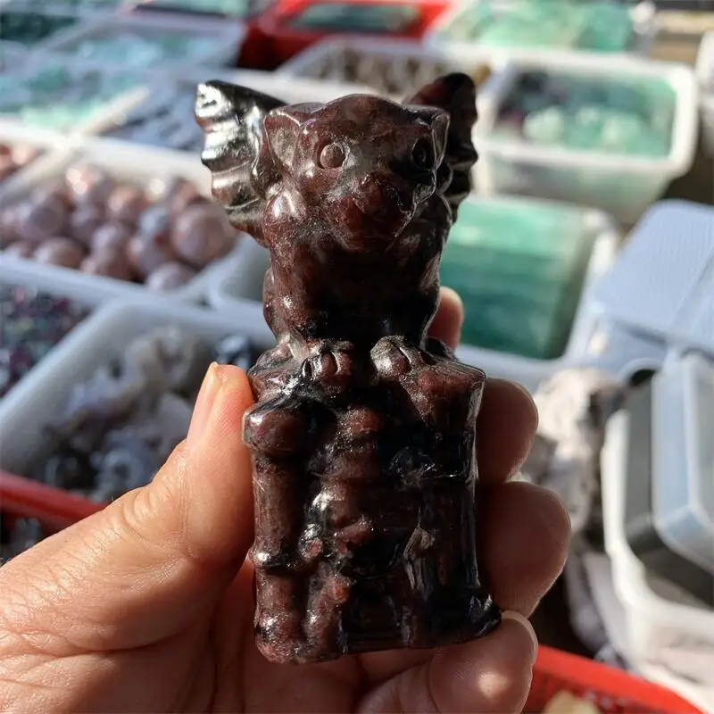 Natural Garnet Gargoyle Carving Healing Fengshui Stones Reiki Gifts Quartz Home Decoration Gifts 1PCS
Natural Garnet Gargoyle Carving Healing Fengshui Stones Reiki Gifts Quartz Home Decoration Gifts 1PCS
