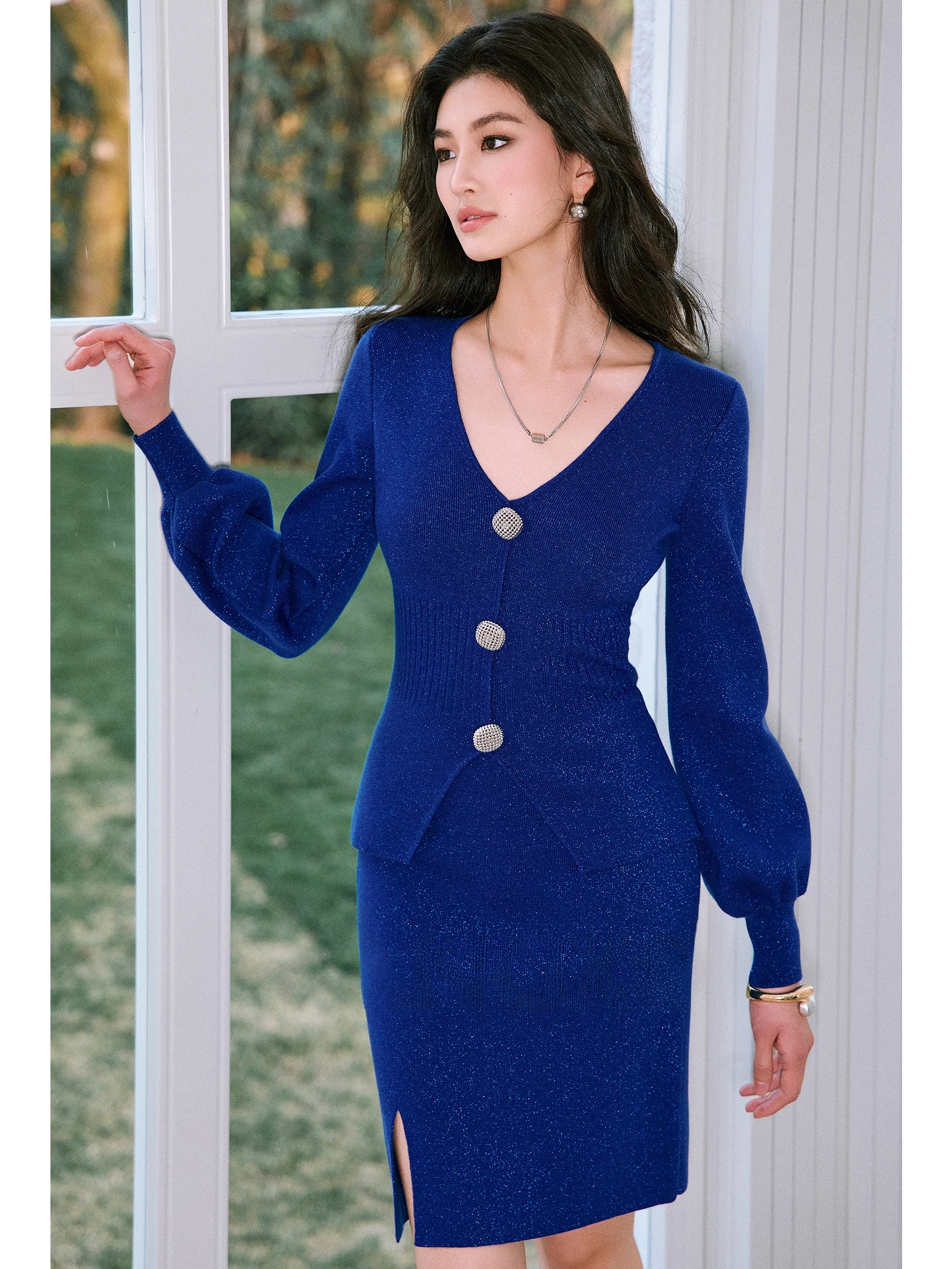 WANGXO Luxury Shiny Silk Knitted V-neck Hollow out Waist-cinching Top & Split Wraparound Skirt Elegant Spring Fashion Set for...
WANGXO Luxury Shiny Silk Knitted V-neck Hollow out Waist-cinching Top & Split Wraparound Skirt Elegant Spring Fashion Set for...