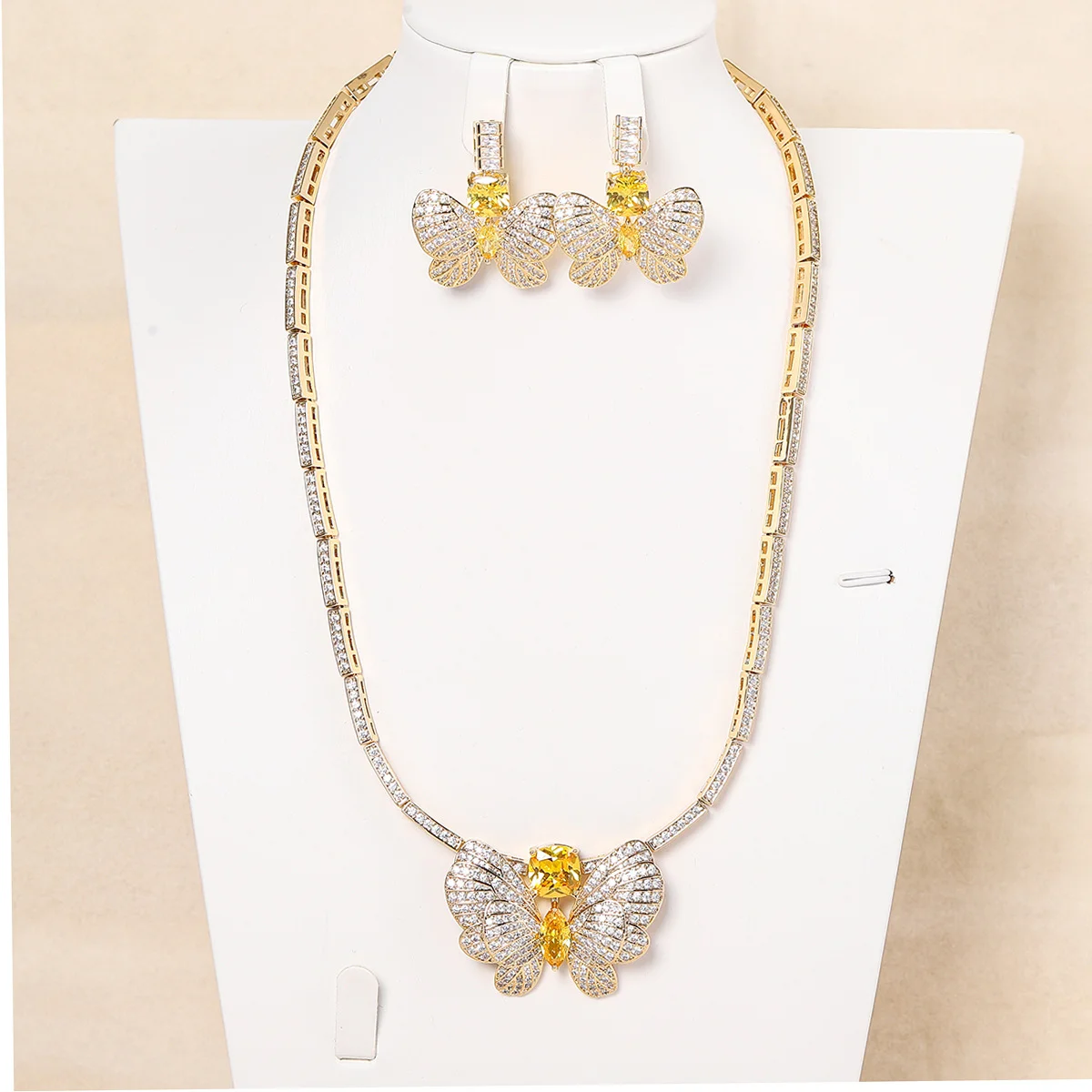 925 Silver Luxury Butterfly Necklace Earrings Set for Women, Gold Plated Yellow CZ Bridal Jewelry Set, Party Gift
925 Silver Luxury Butterfly Necklace Earrings Set for Women, Gold Plated Yellow CZ Bridal Jewelry Set, Party Gift
