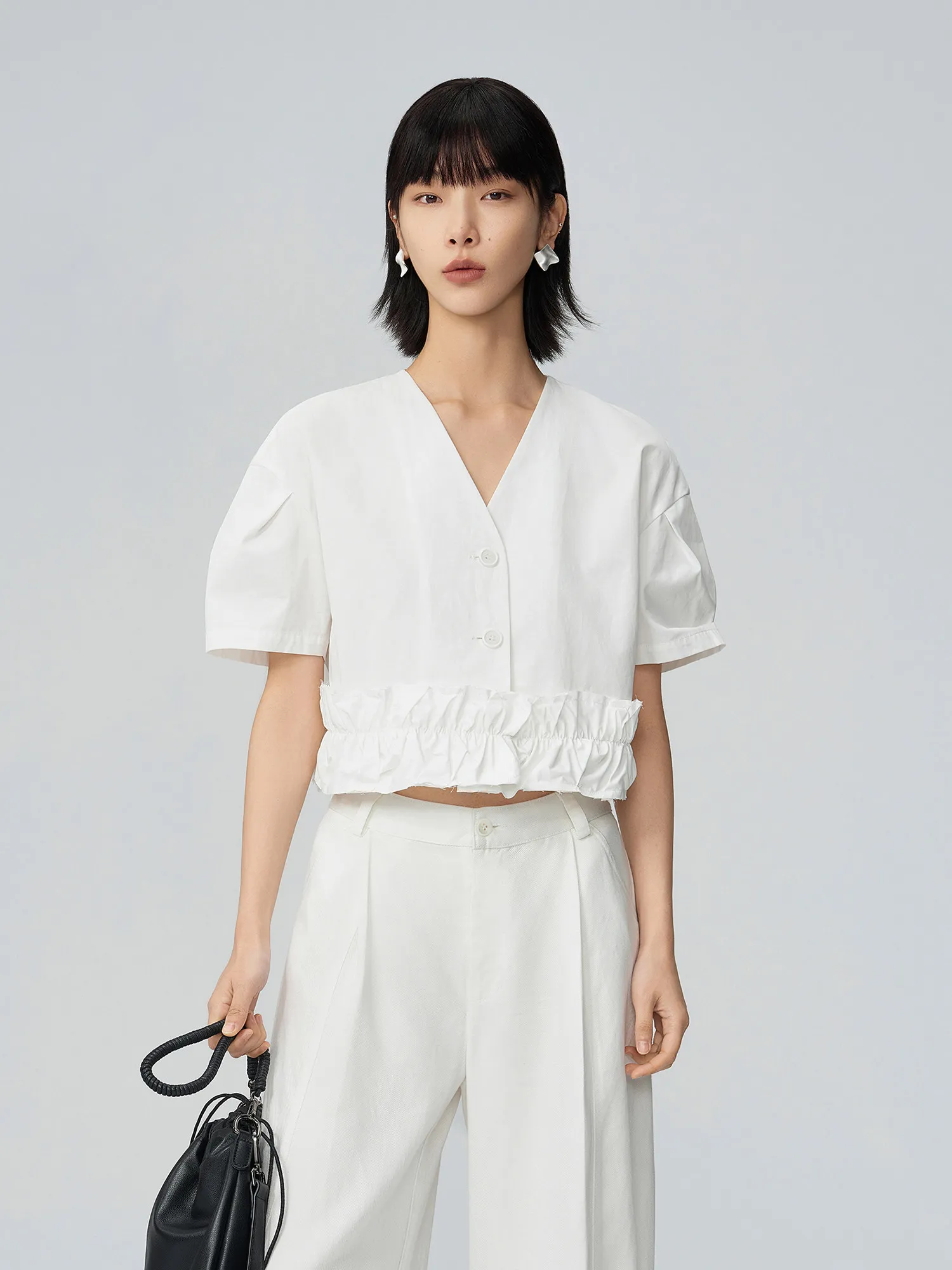 Elegant V-Neck Short Sleeve Women's Jacket Summer New Style Wooden Short T-Shirt Commute French Style Loose Fit
Elegant V-Neck Short Sleeve Women's Jacket Summer New Style Wooden Short T-Shirt Commute French Style Loose Fit