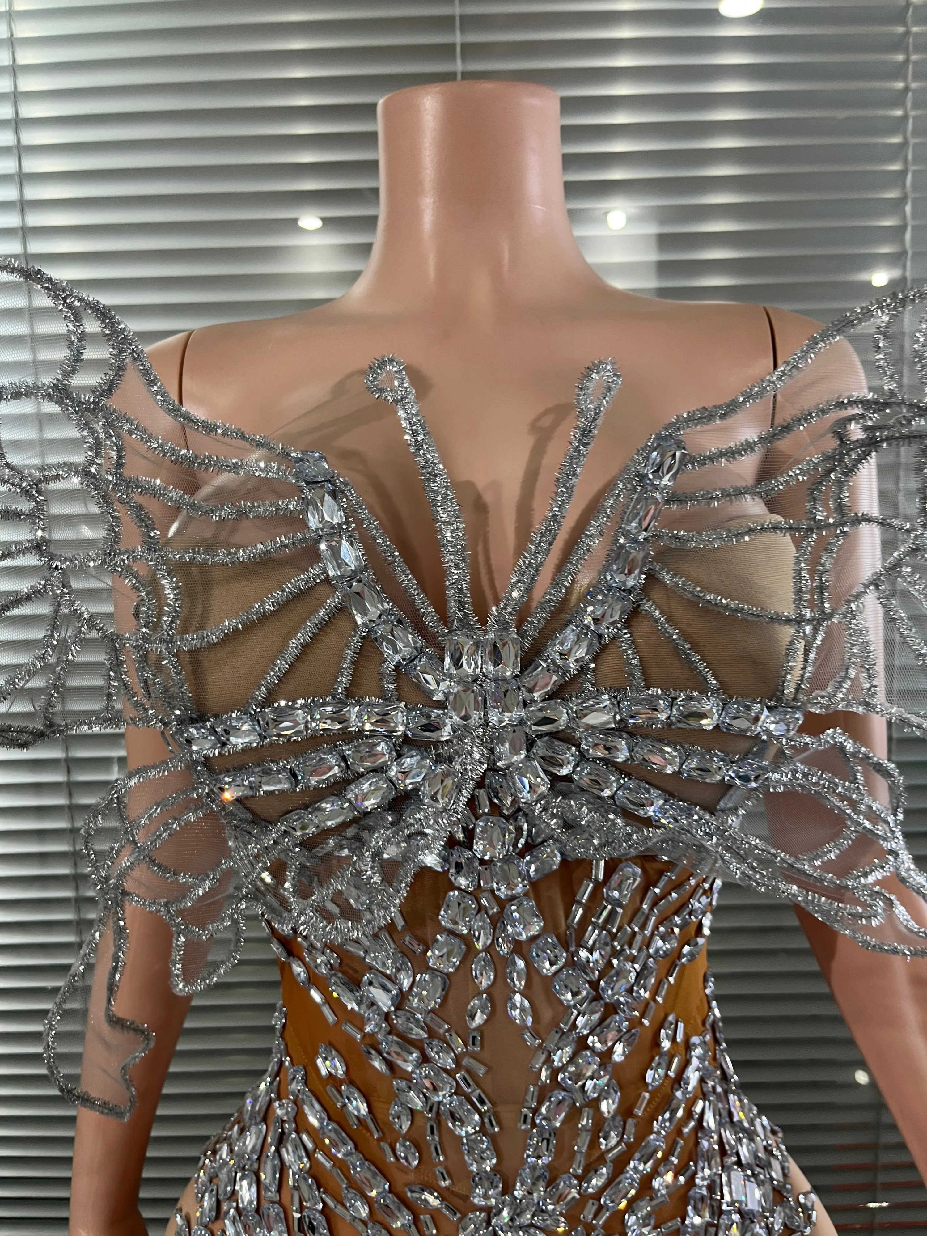 Glamorous Luxury Nude Allover Rhinestone Mesh Bodysuit 3D Butterfly Wings for Formal Events, Photoshoots and Red Carpet
Glamorous Luxury Nude Allover Rhinestone Mesh Bodysuit 3D Butterfly Wings for Formal Events, Photoshoots and Red Carpet