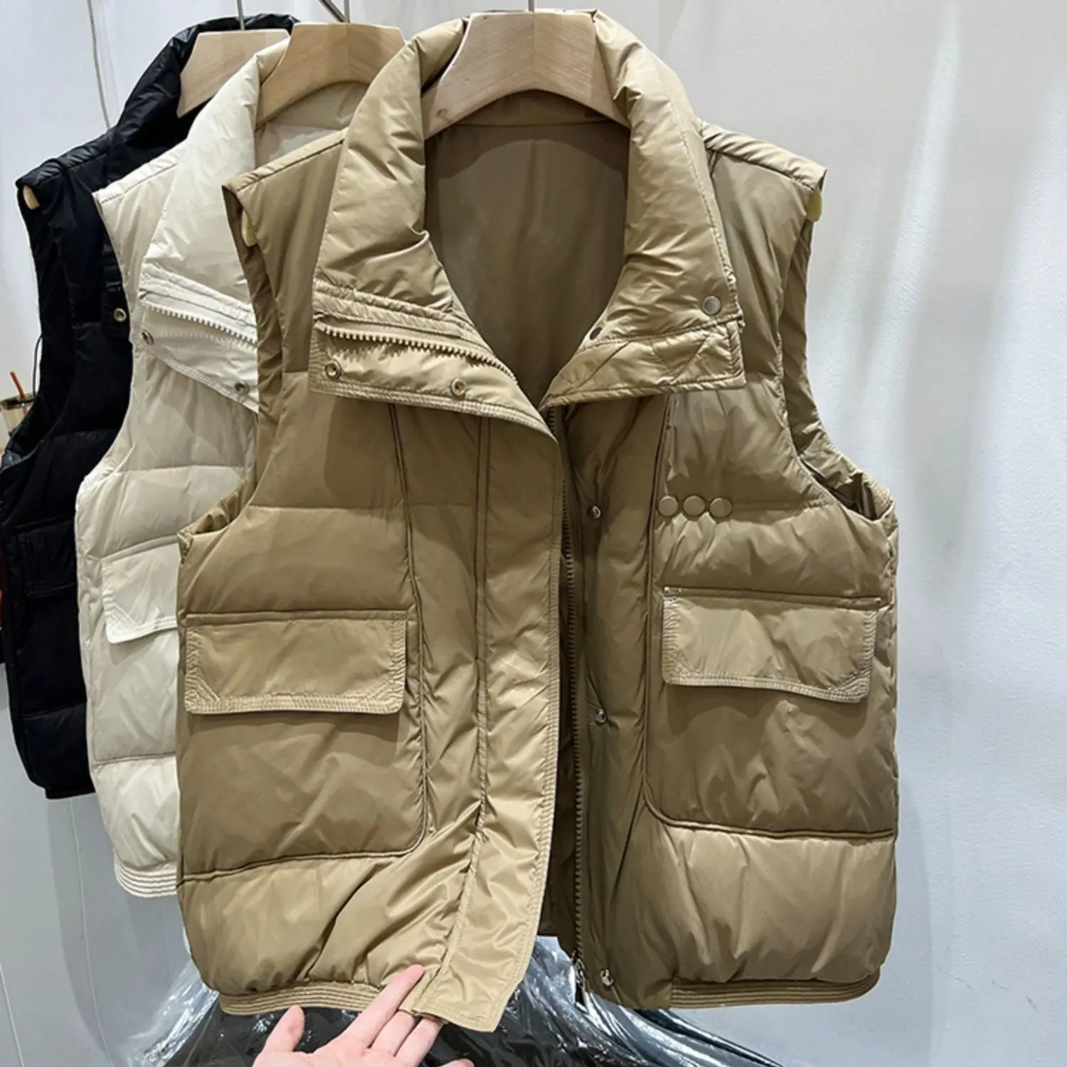 Fashion down cotton vest women's shoulder 2023 autumn and winter new item stand collar loose vest jacket
Fashion down cotton vest women's shoulder 2023 autumn and winter new item stand collar loose vest jacket