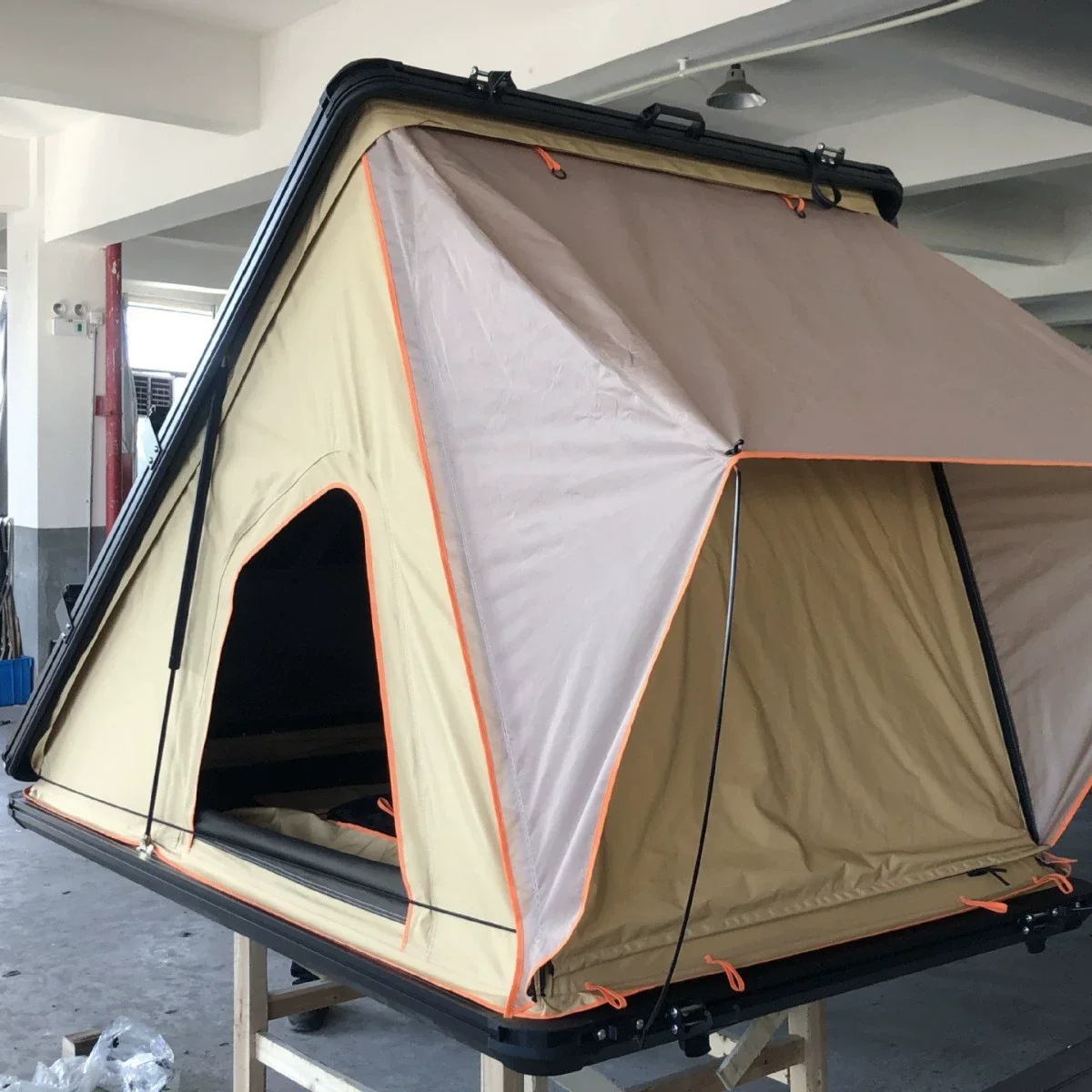 Car-top Tent with Hard Roof for Outdoor Camping in the Wild. High-quality Factory Price. Strong and Durable. Waterproof.
Car-top Tent with Hard Roof for Outdoor Camping in the Wild. High-quality Factory Price. Strong and Durable. Waterproof.