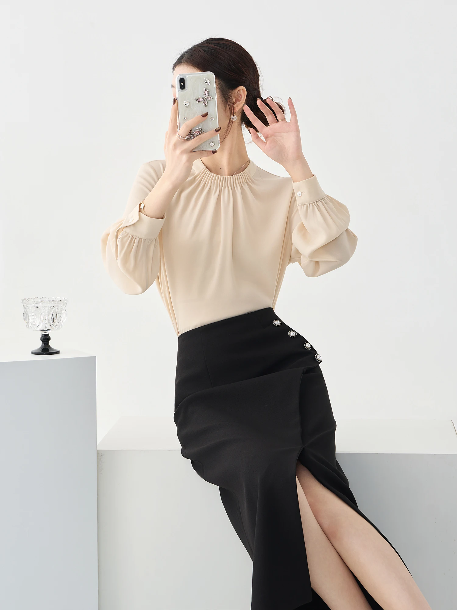 Женская профессиональная офисная блузка из ацетатной ткани с круглым вырезом, тонкая, с длинным рукавом, с эффектом помятости, для девушек, весенняя мода
Женская профессиональная офисная блузка из ацетатной ткани с круглым вырезом, тонкая, с длинным рукавом, с эффектом помятости, для девушек, весенняя мода