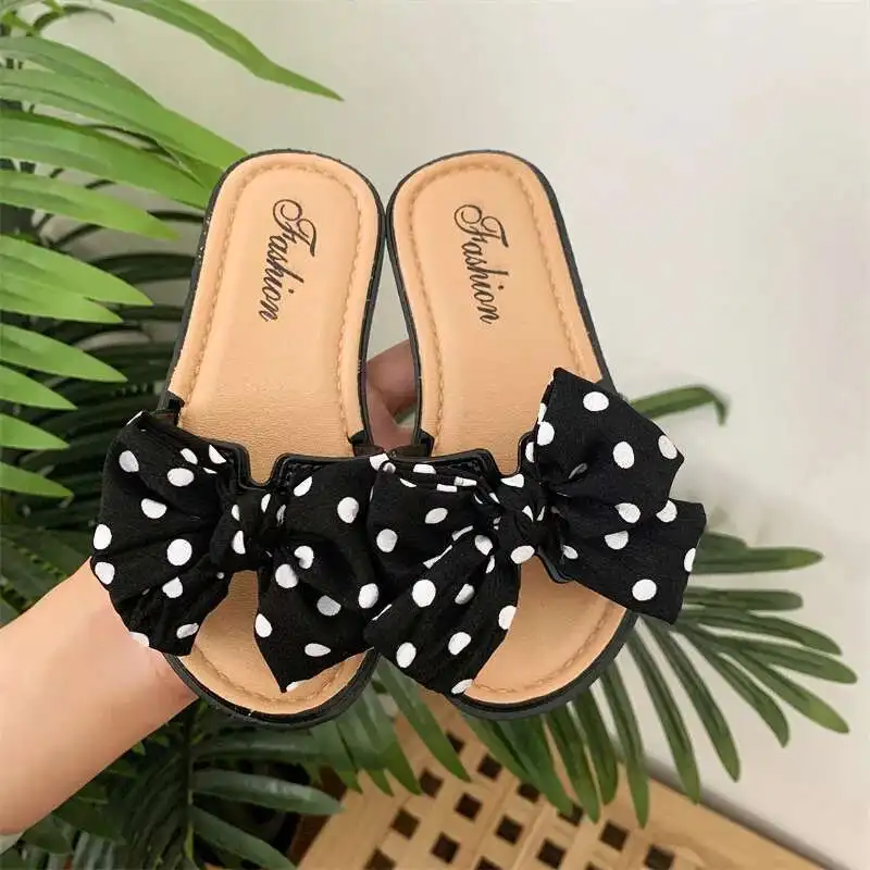 Summer Girls' Sandals and Slippers Fashion Outdoor Wear Non-slip Cute Baby Girl Soft-soled Slippers Children's Slippers
Summer Girls' Sandals and Slippers Fashion Outdoor Wear Non-slip Cute Baby Girl Soft-soled Slippers Children's Slippers