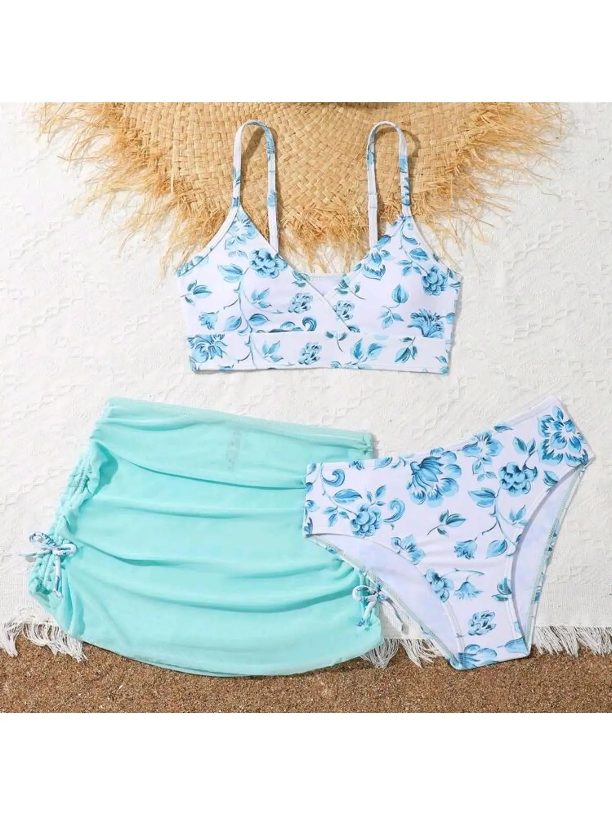 Детский раздельный купальник с юбкой и принтом, размеры M-L, с подкладкой на груди, без косточек
Детский раздельный купальник с юбкой и принтом, размеры M-L, с подкладкой на груди, без косточек