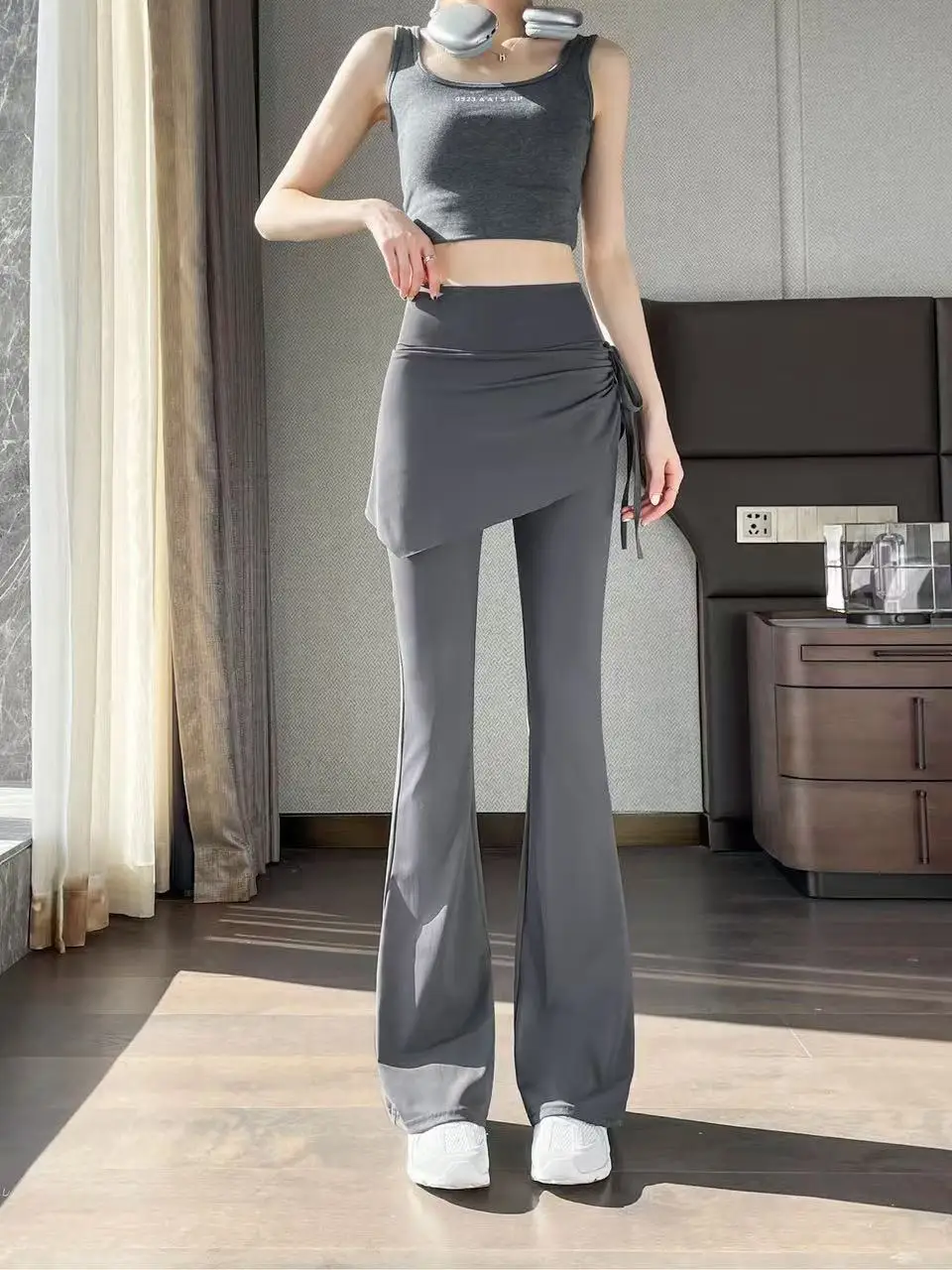 Новые расклешенные брюки с высокой талией и завязками, модель 2025 года, для йоги и повседневной носки, корейская версия, облегающие, длинные, из нейлона и спандекса
Новые расклешенные брюки с высокой талией и завязками, модель 2025 года, для йоги и повседневной носки, корейская версия, облегающие, длинные, из нейлона и спандекса