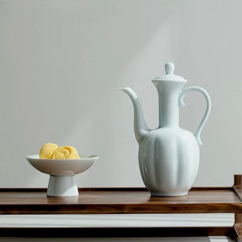 520ml Misty Blue Porcelain Hand Teapot Imitate Song Dynasty Ceramic Kettle With Filter Chinese Tea Maker Pot Kungfu Tea Set Gift
520ml Misty Blue Porcelain Hand Teapot Imitate Song Dynasty Ceramic Kettle With Filter Chinese Tea Maker Pot Kungfu Tea Set Gift
