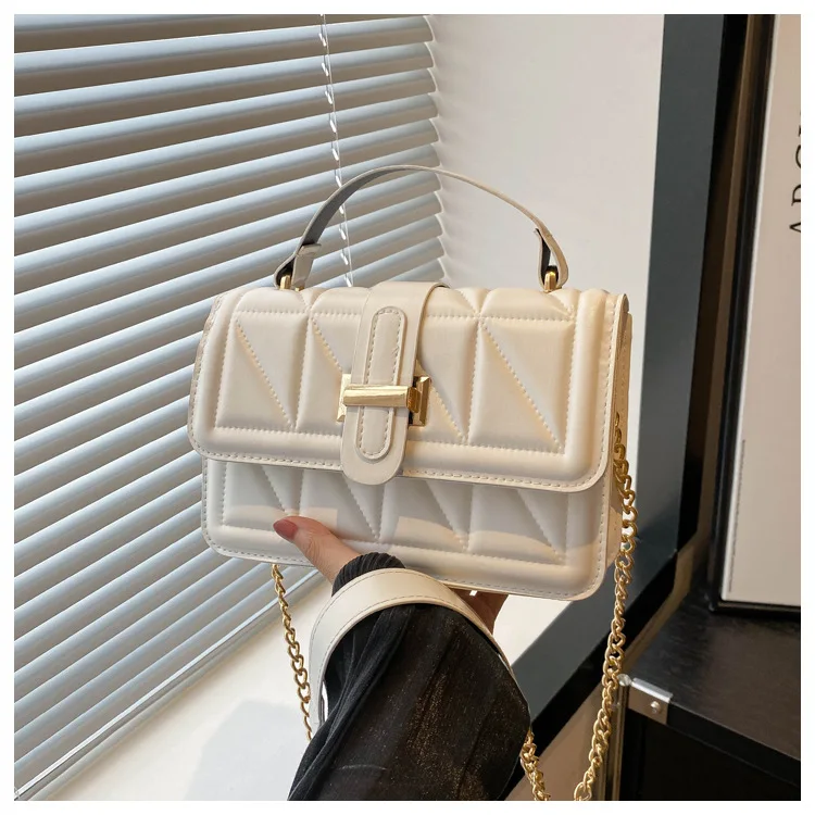 2025 New Womens Premium Chain Shoulder Bag Large Capacity Crossbody Tote Purse Minimalist Stylish Commuter Handbag
2025 New Womens Premium Chain Shoulder Bag Large Capacity Crossbody Tote Purse Minimalist Stylish Commuter Handbag