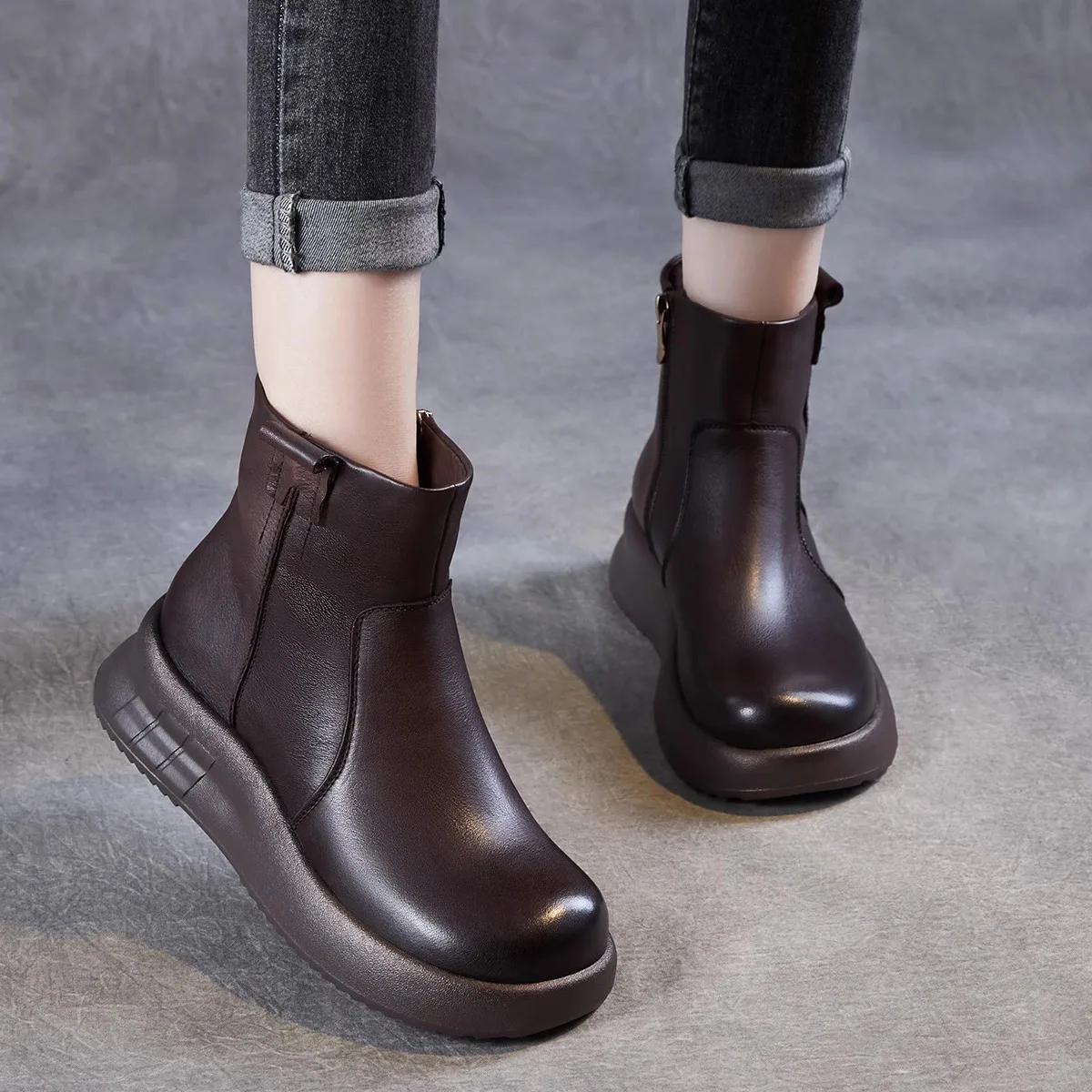 Comfortable Thick Bottom Boots Women's New Retro Short Boots Top Layer Cowhide Leather Comfortable Boots
Comfortable Thick Bottom Boots Women's New Retro Short Boots Top Layer Cowhide Leather Comfortable Boots