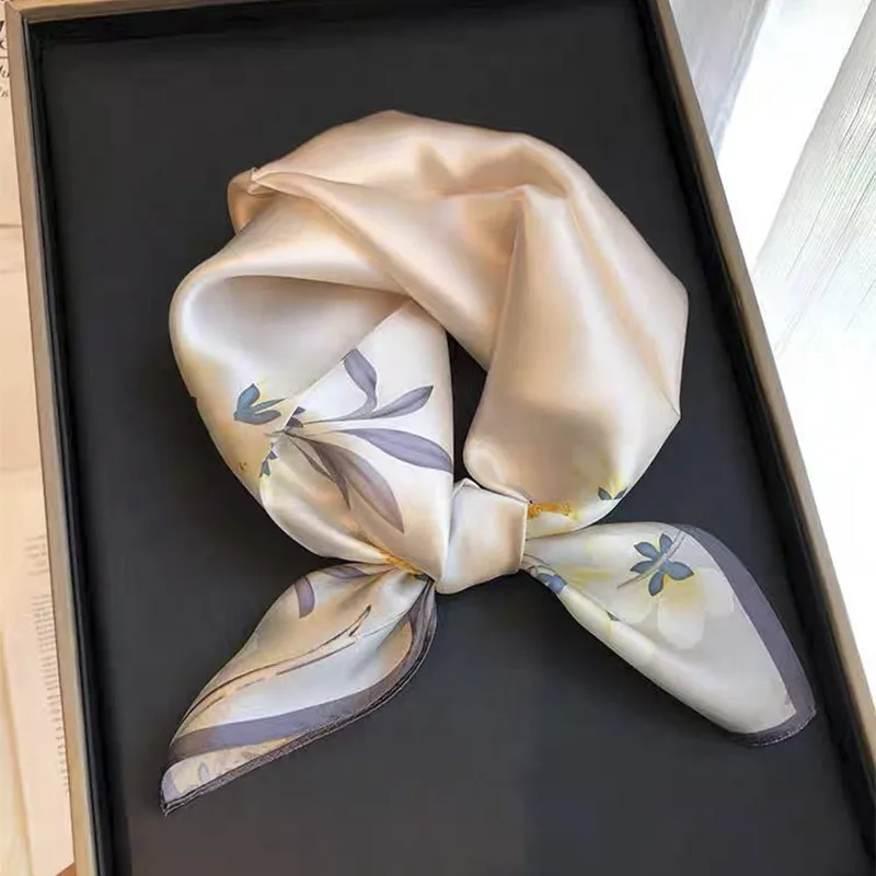 Beige silk scarf small square scarf women's fashion versatile headband casual simple small scarf with shirt
Beige silk scarf small square scarf women's fashion versatile headband casual simple small scarf with shirt