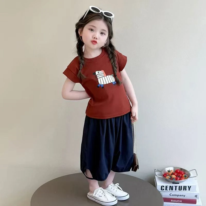 Girls' Summer Vest and Cropped Pants Two-Piece Set2026New cartoon designs for young childrenTT-shirt and harem pants casual suit
Girls' Summer Vest and Cropped Pants Two-Piece Set2026New cartoon designs for young childrenTT-shirt and harem pants casual suit